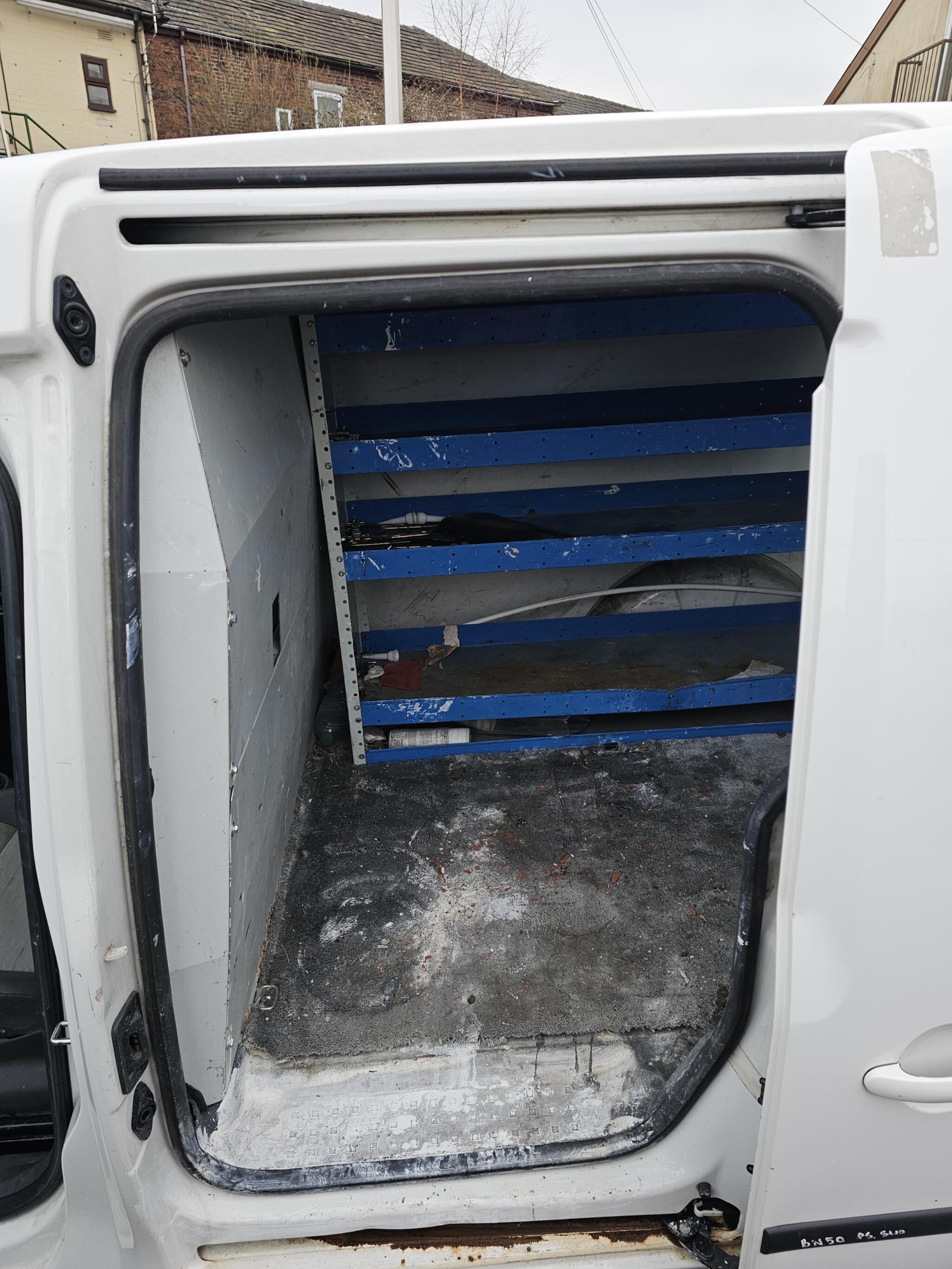 Volkswagen Caddy - Image 14