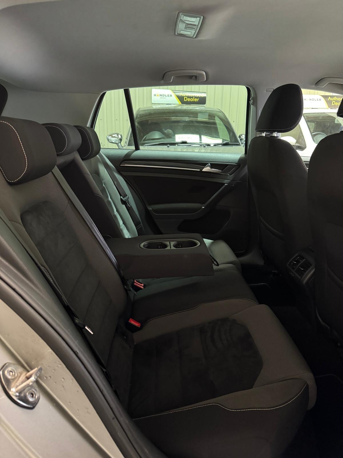 Volkswagen Golf - Image 18