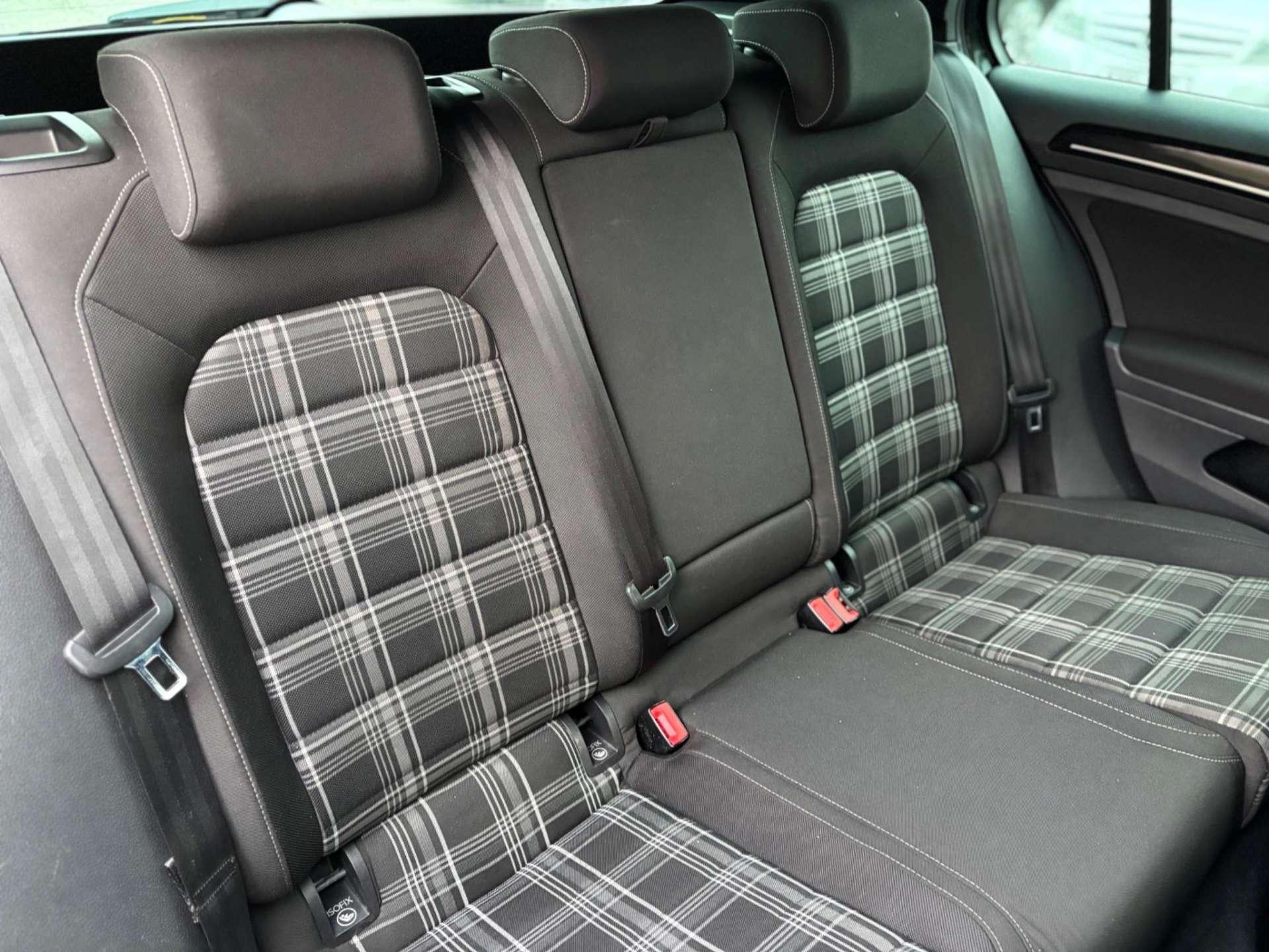 Volkswagen Golf - Image 28