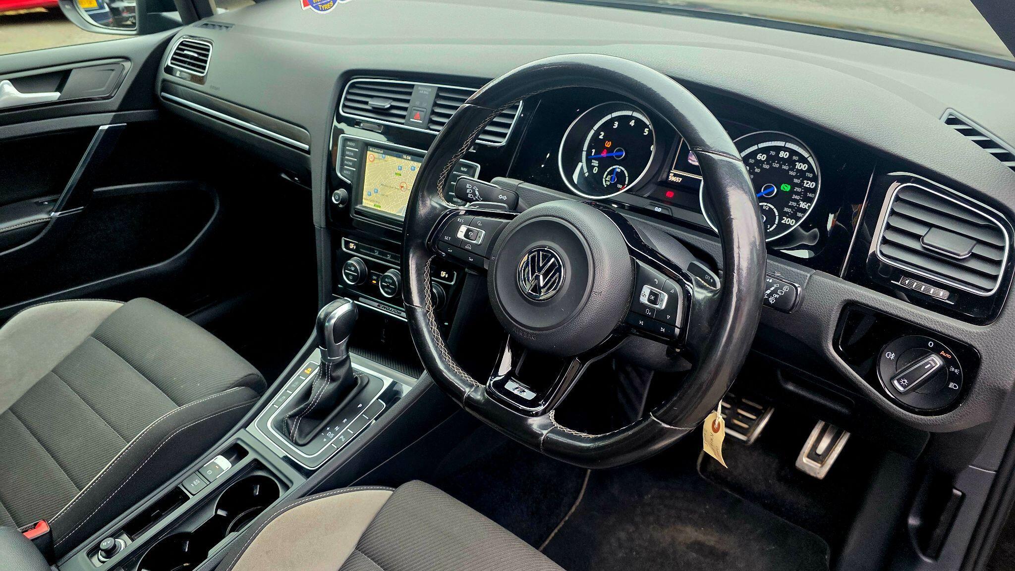 Volkswagen Golf - Image 26