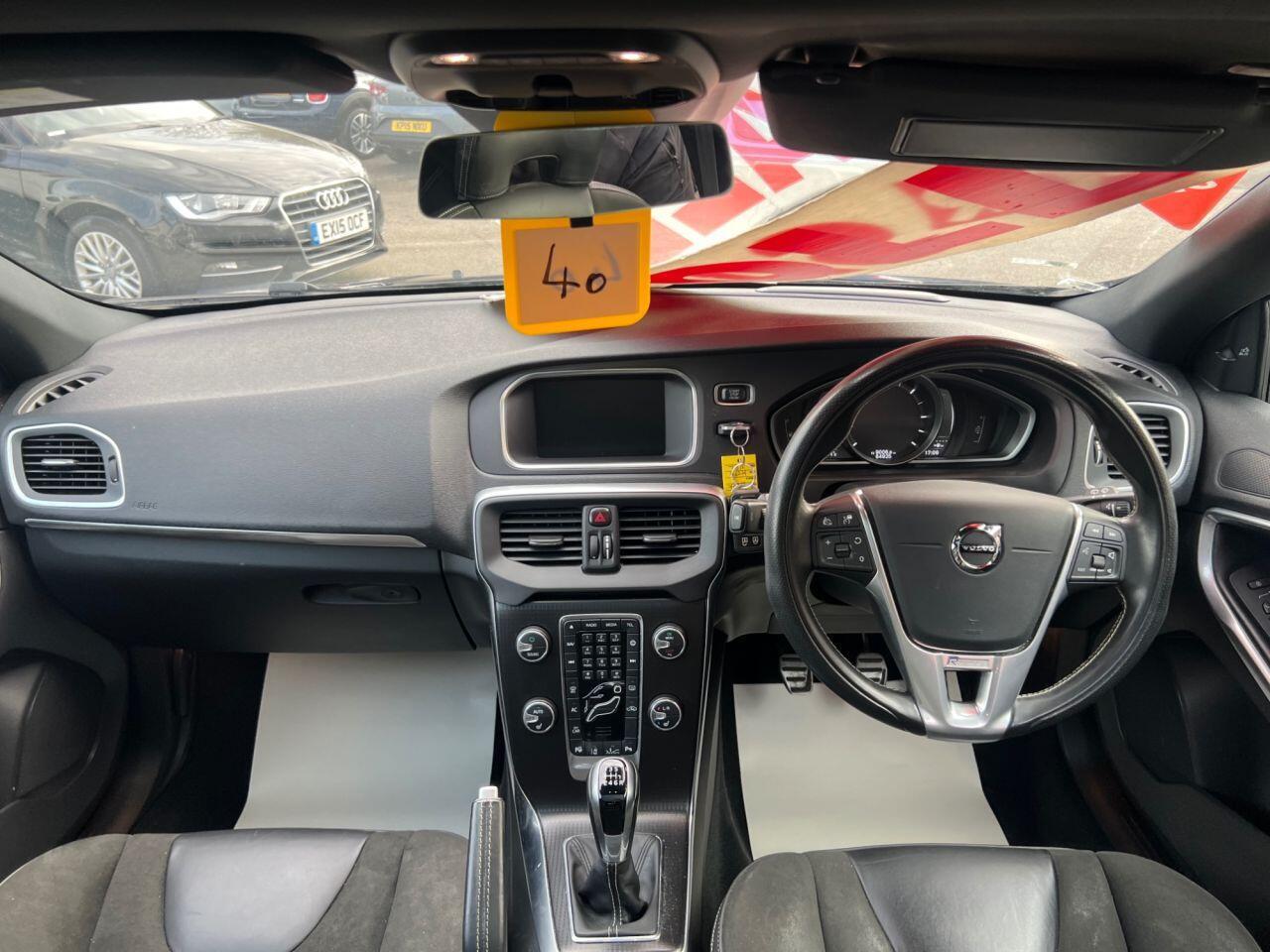 Volvo V40 - Image 18