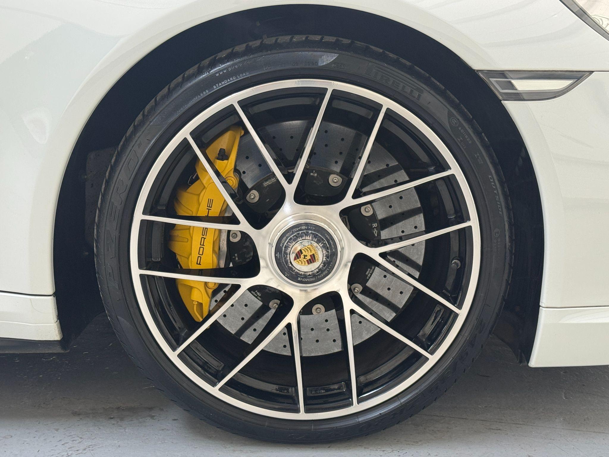 Porsche 911 - Image 20