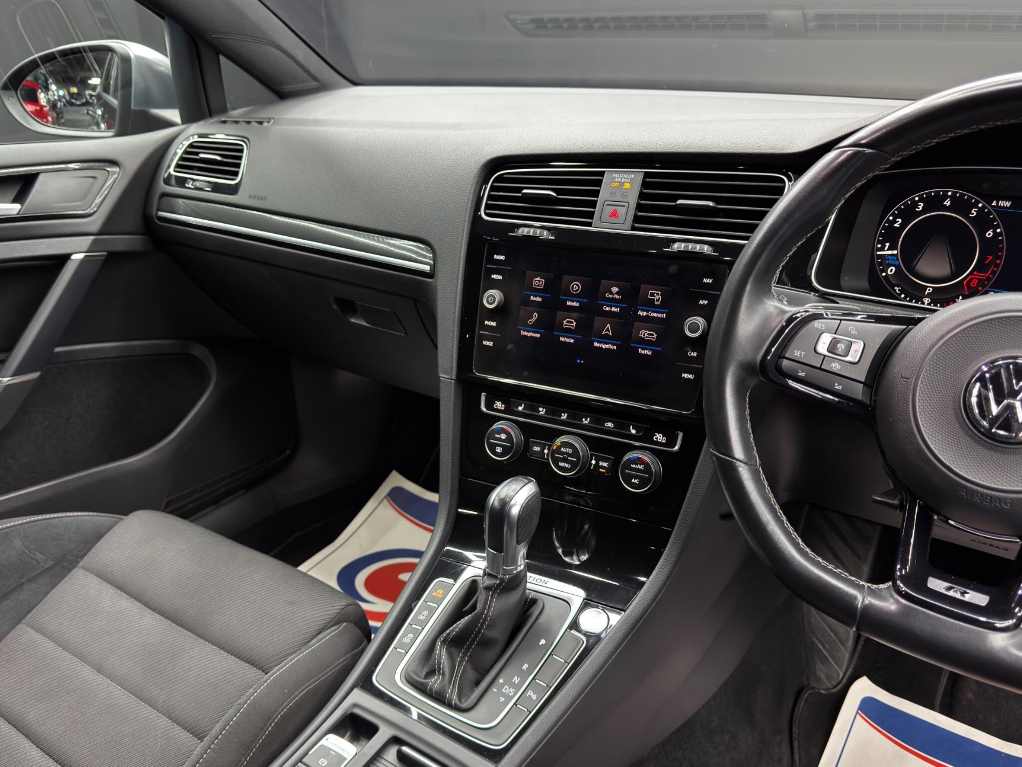 Volkswagen Golf - Image 23