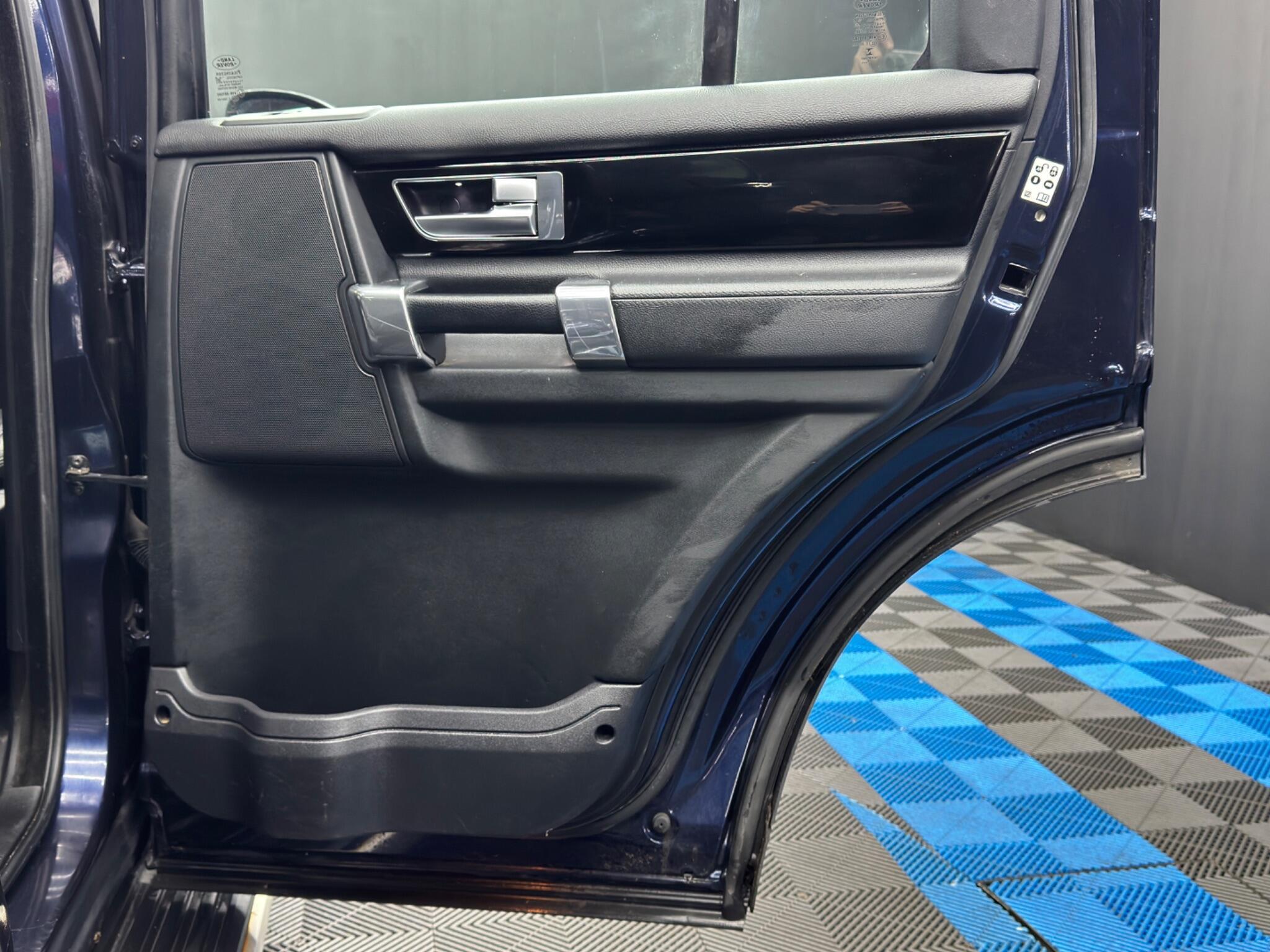 Land Rover DISCOVERY 4 - Image 45