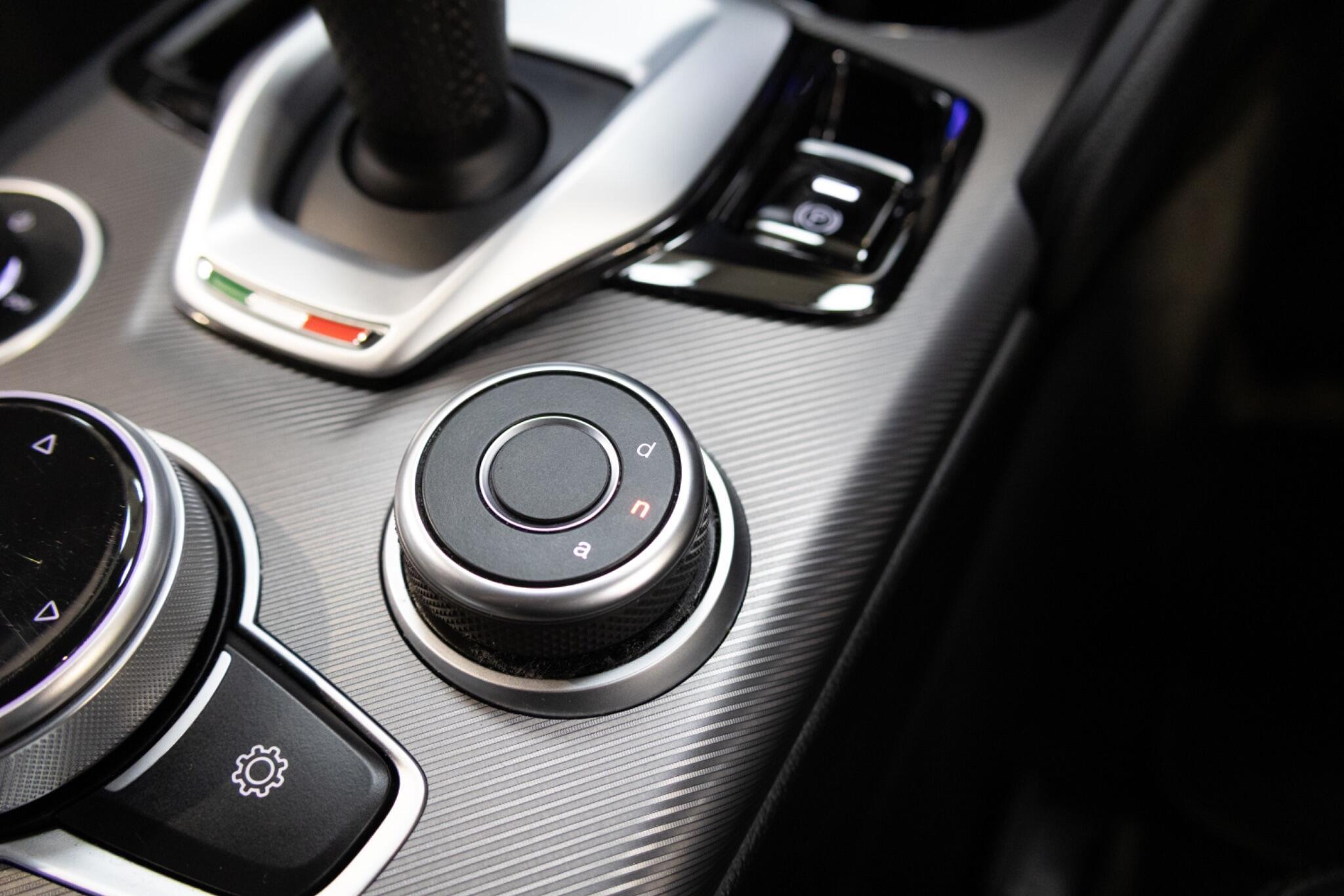 Alfa Romeo Giulia - Image 34