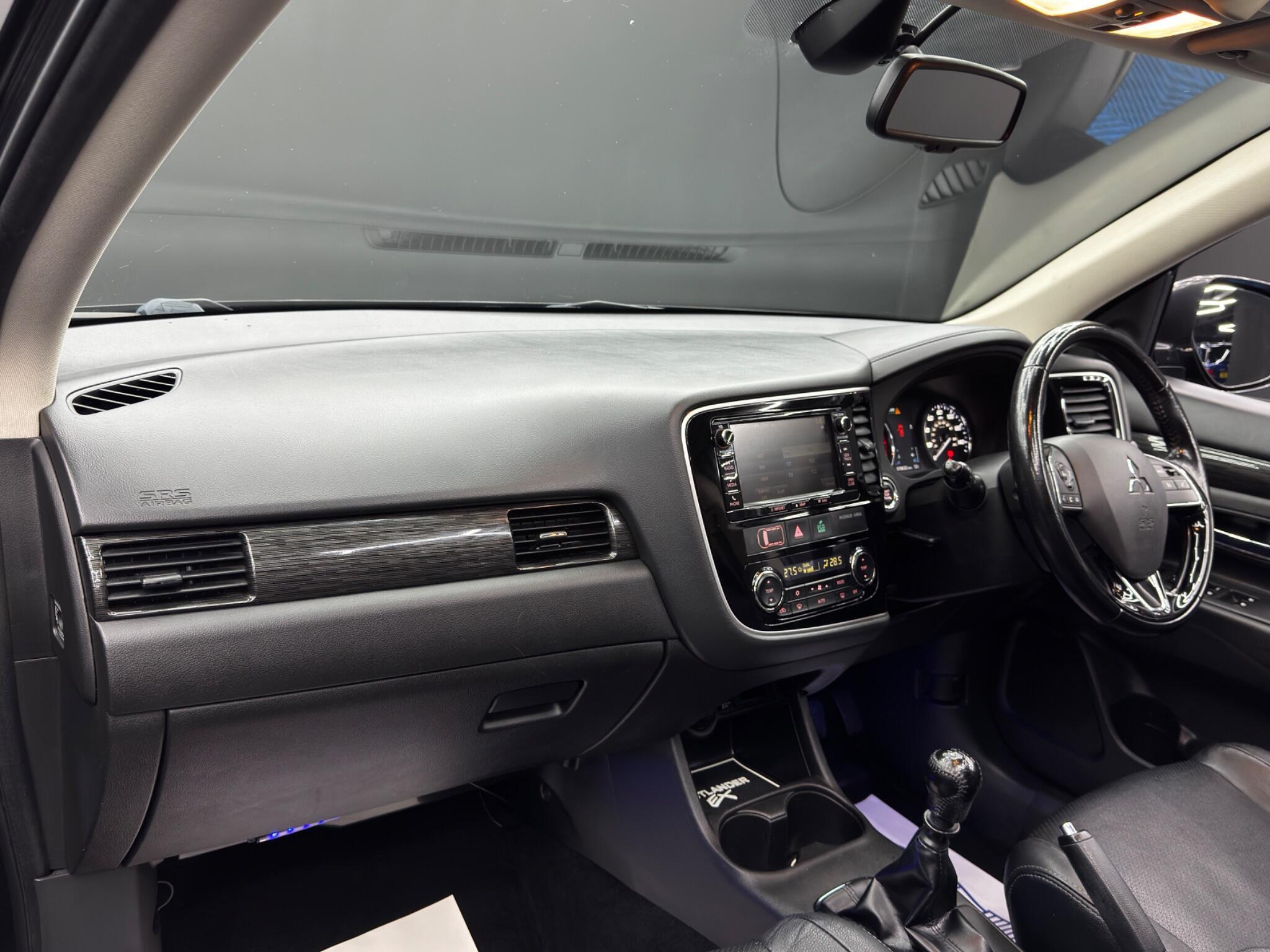 Mitsubishi Outlander - Image 11