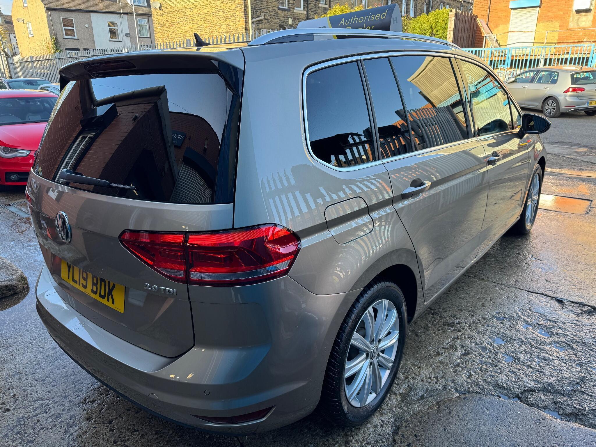 Volkswagen Touran - Image 9