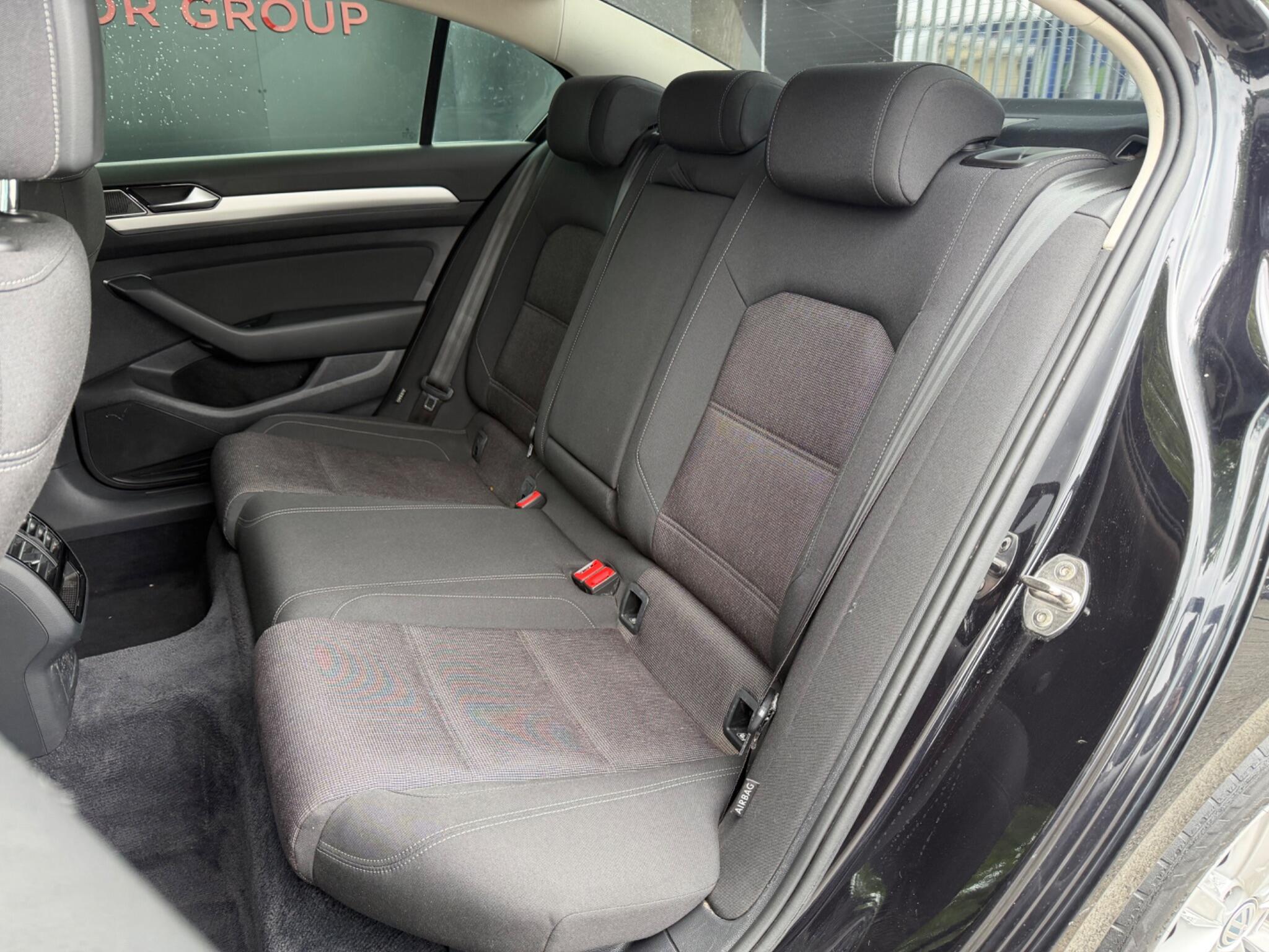 Volkswagen Passat - Image 13