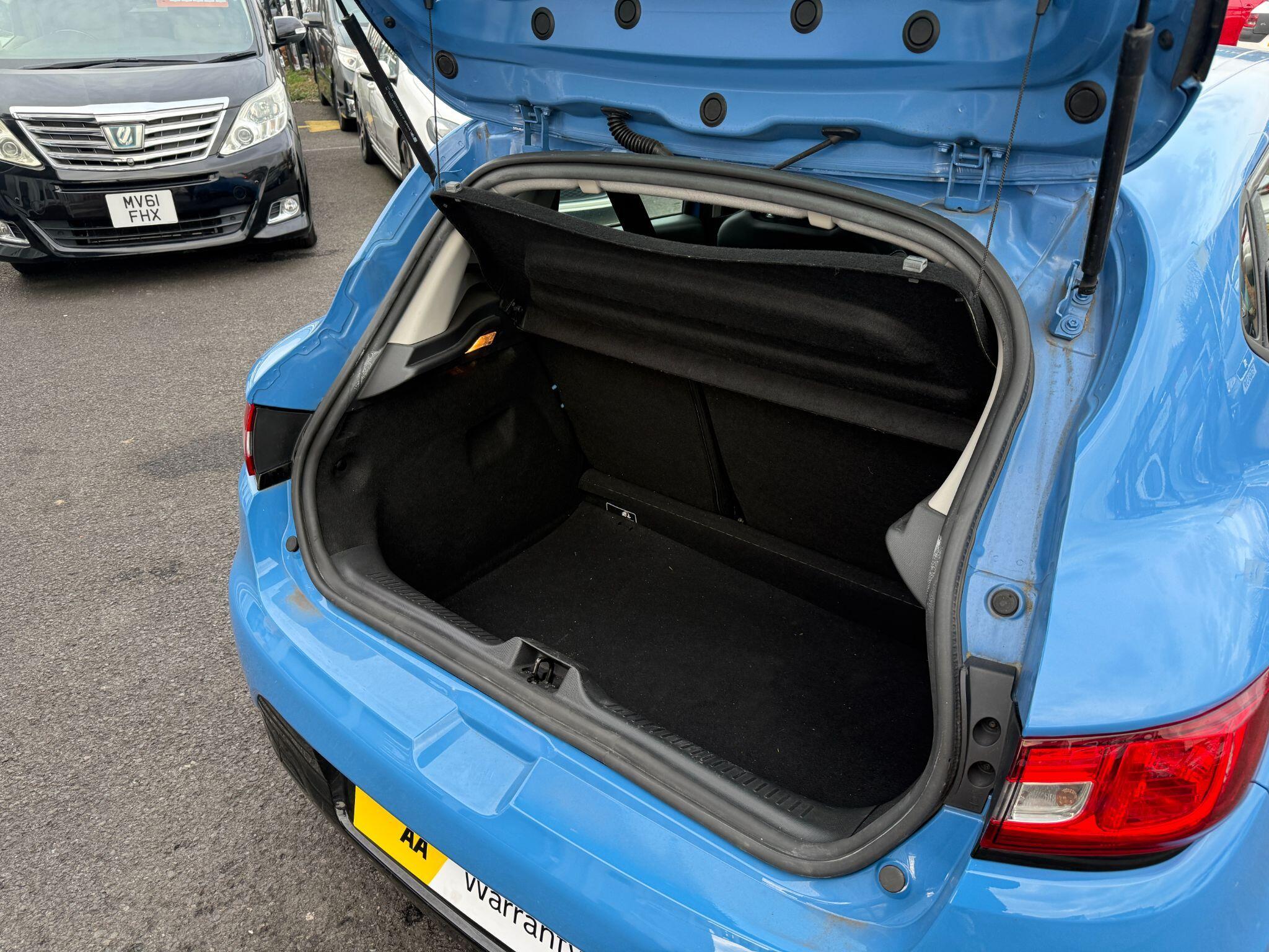 Renault Clio - Image 69