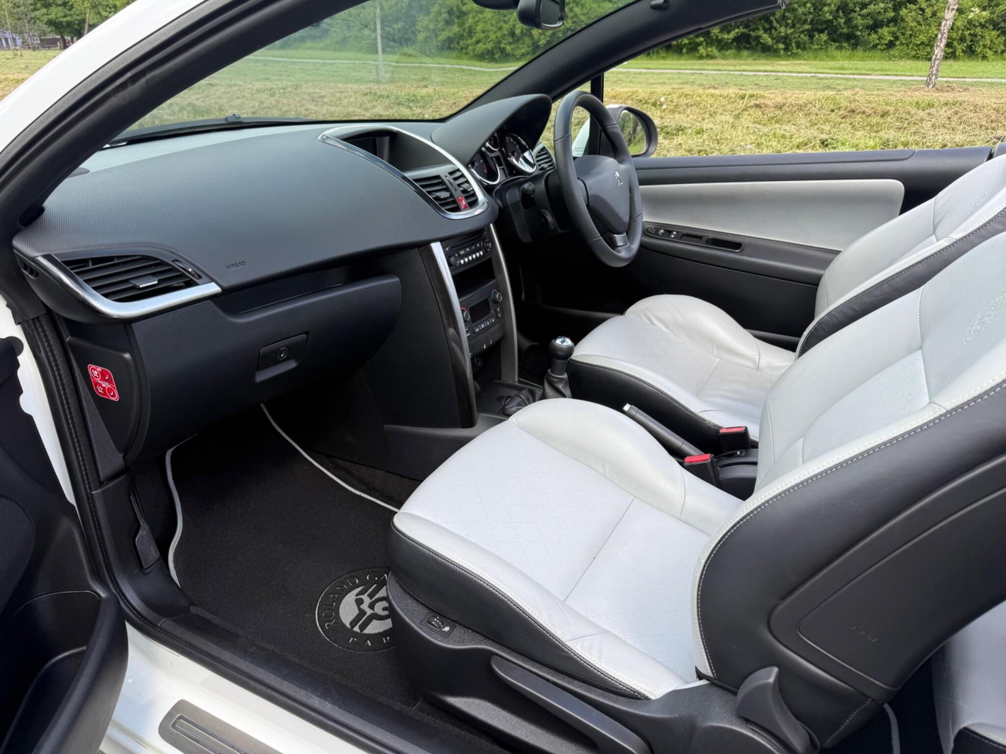 Peugeot 207 CC - Image 15
