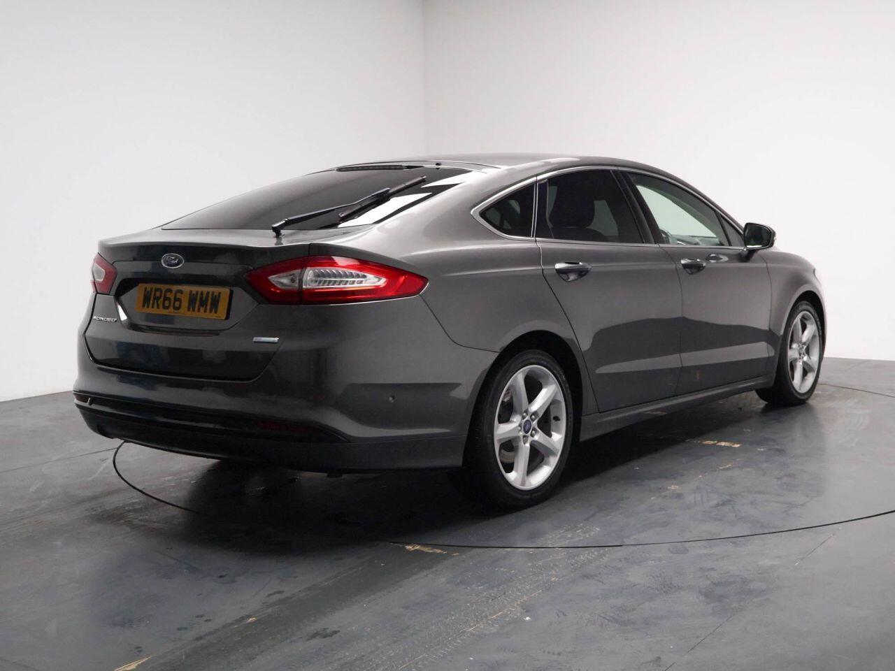 Ford Mondeo - Image 41