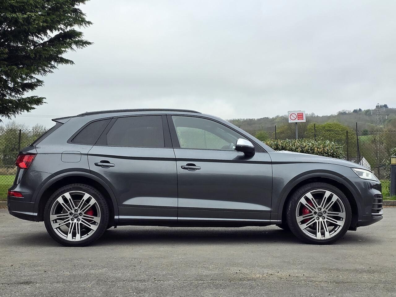 Audi SQ5 - Image 20