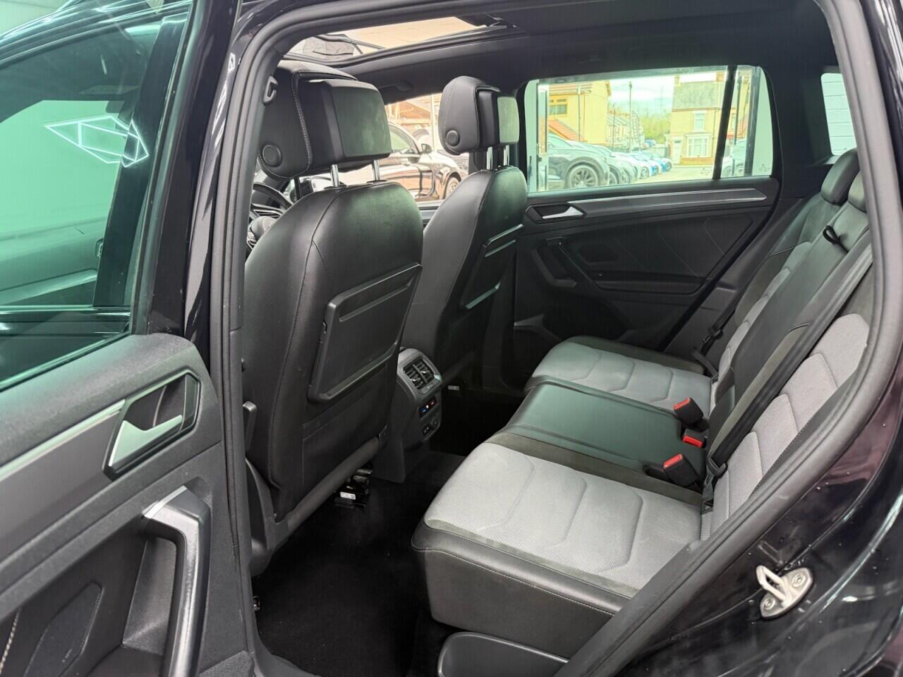 Volkswagen Tiguan - Image 24