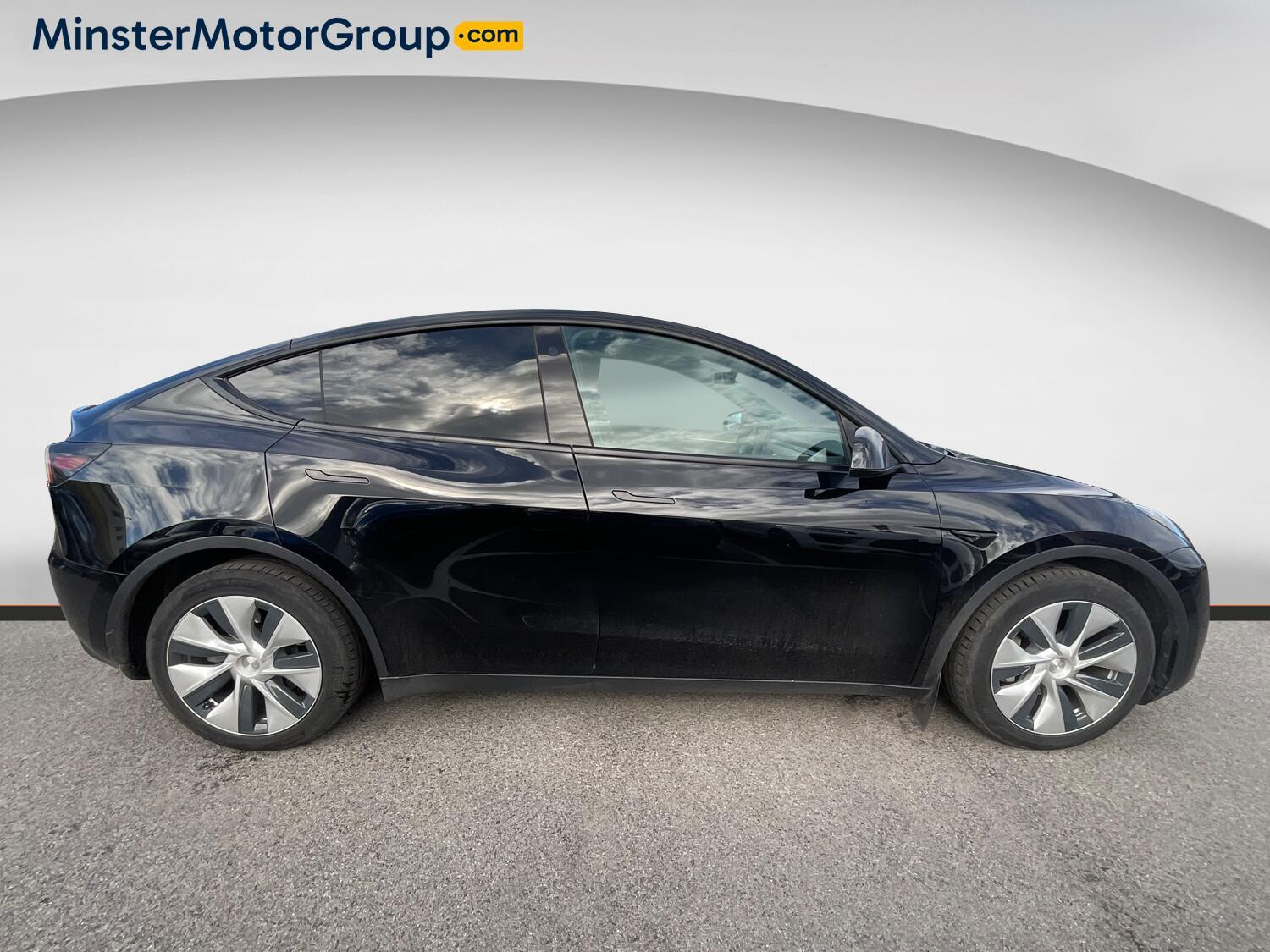 Tesla Model Y - Image 2