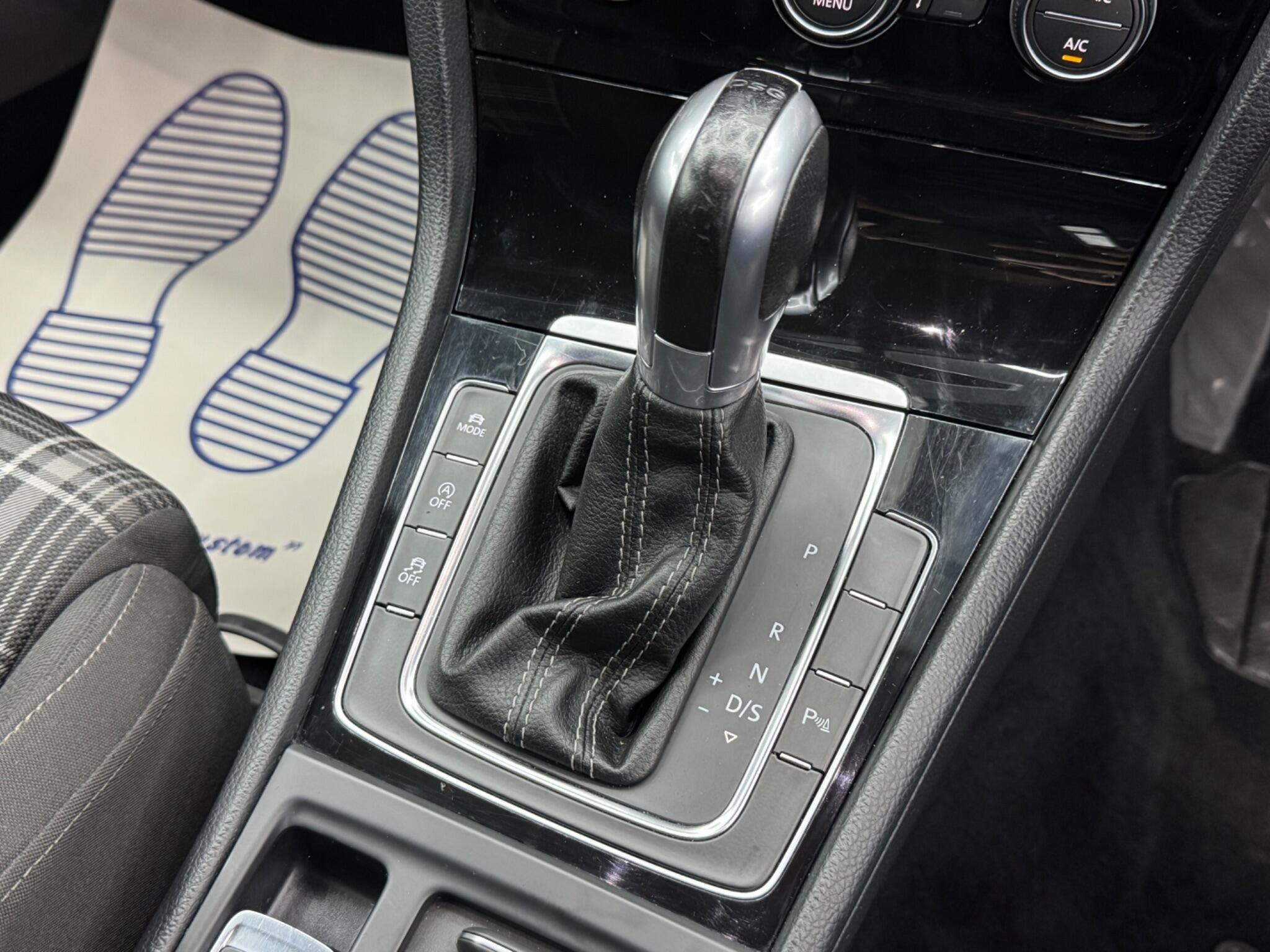 Volkswagen Golf - Image 26