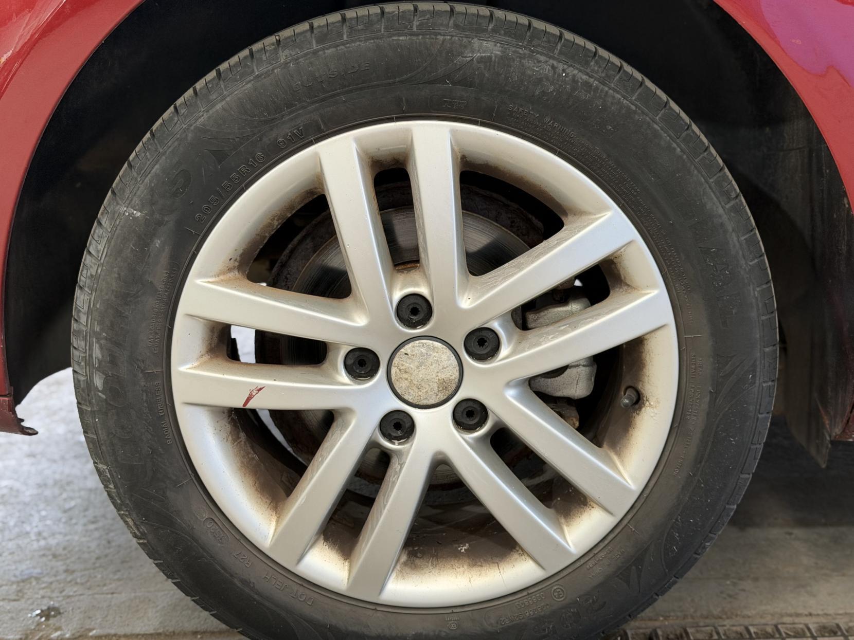 Volkswagen Touran - Image 15