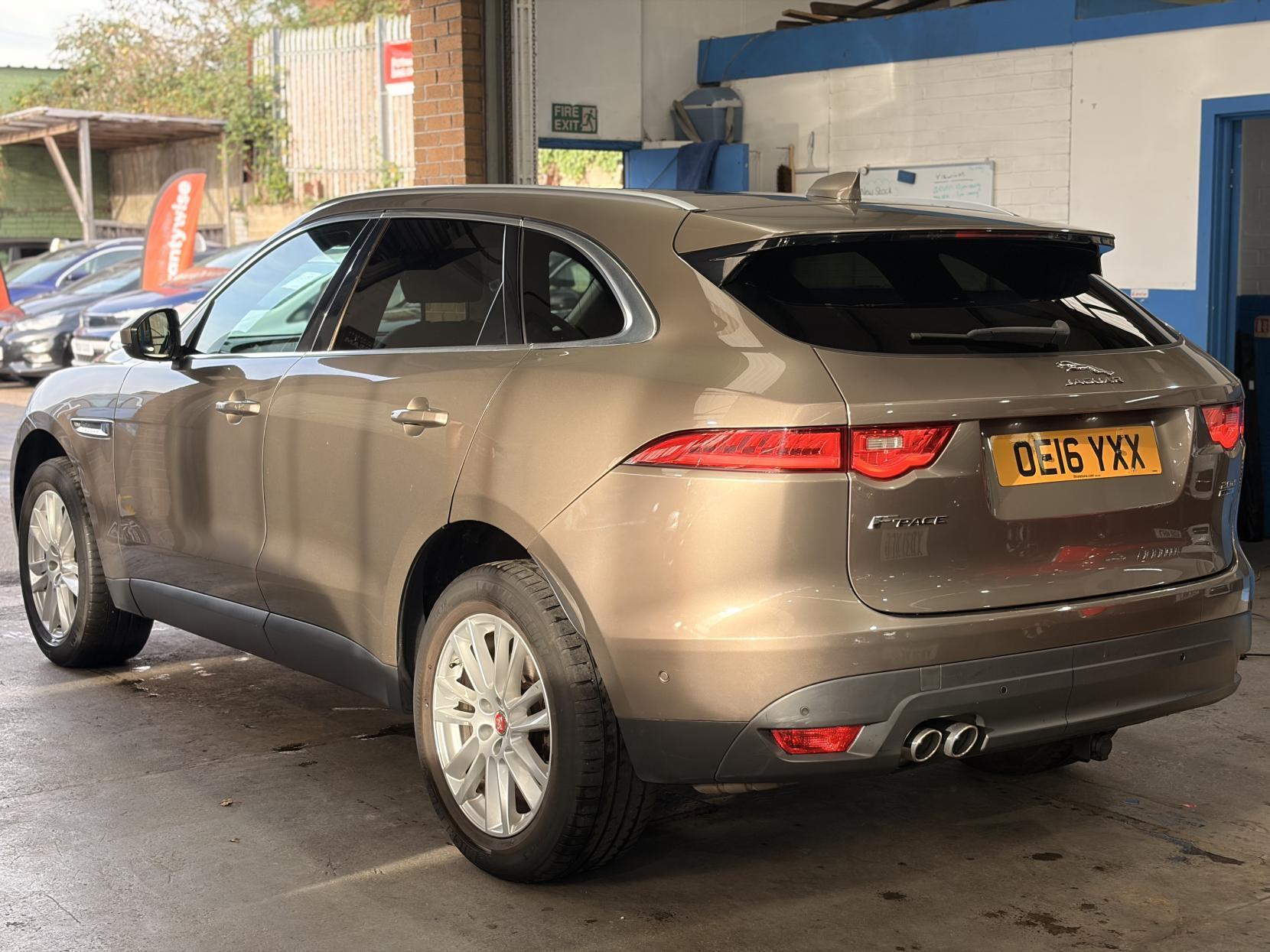 Jaguar F-Pace - Image 7