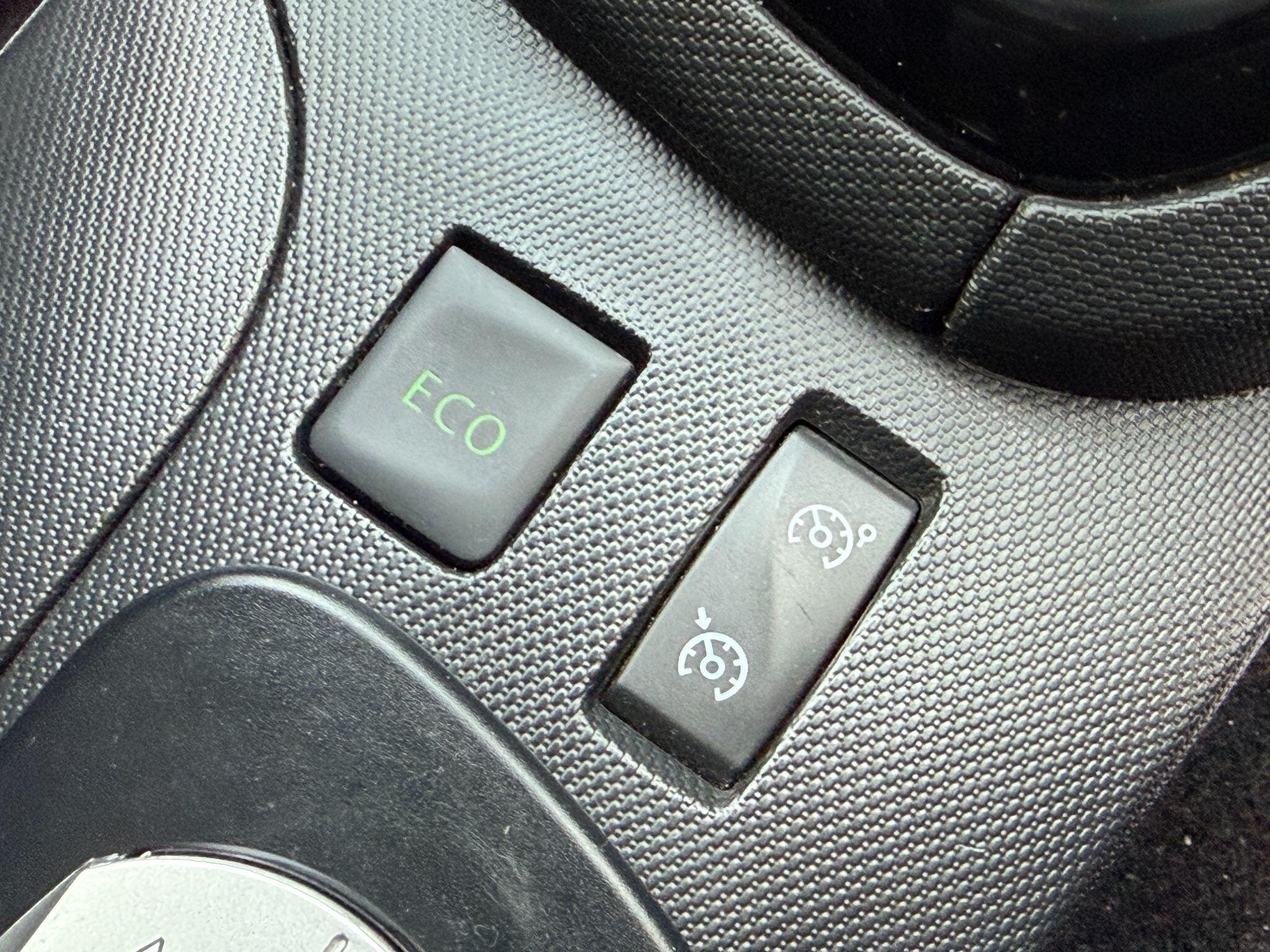 Renault Clio - Image 48