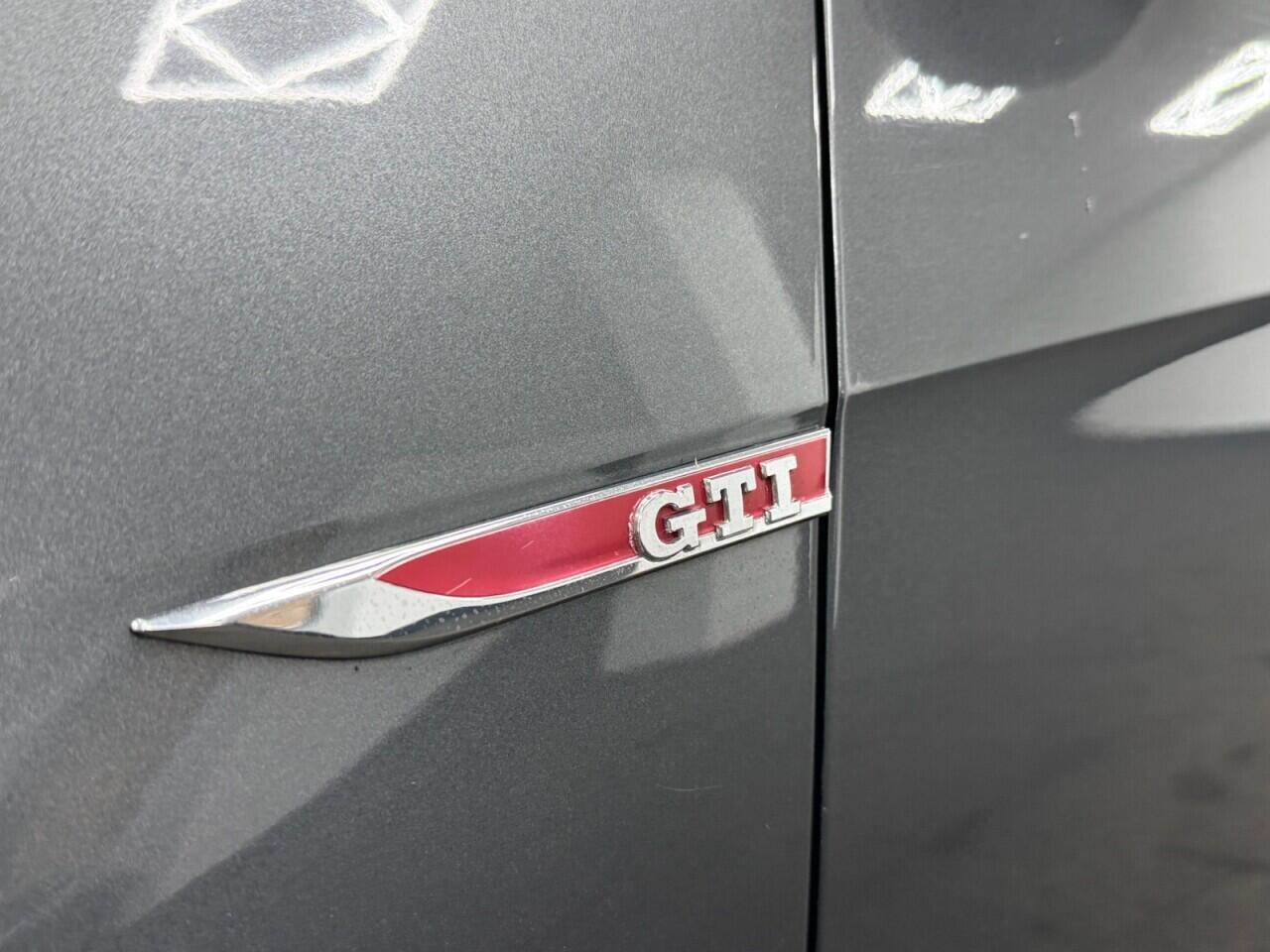 Volkswagen Golf - Image 12