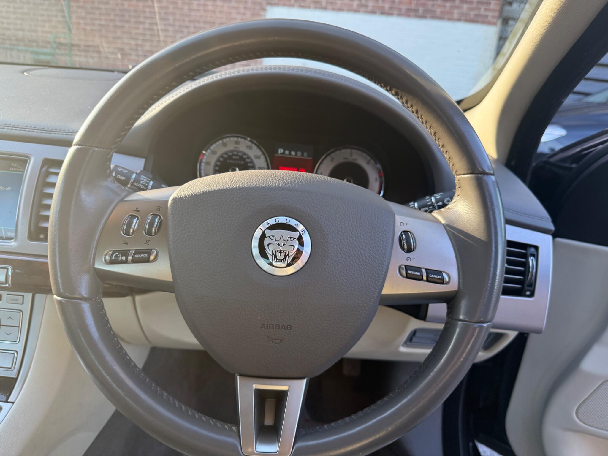 Jaguar XF - Image 18