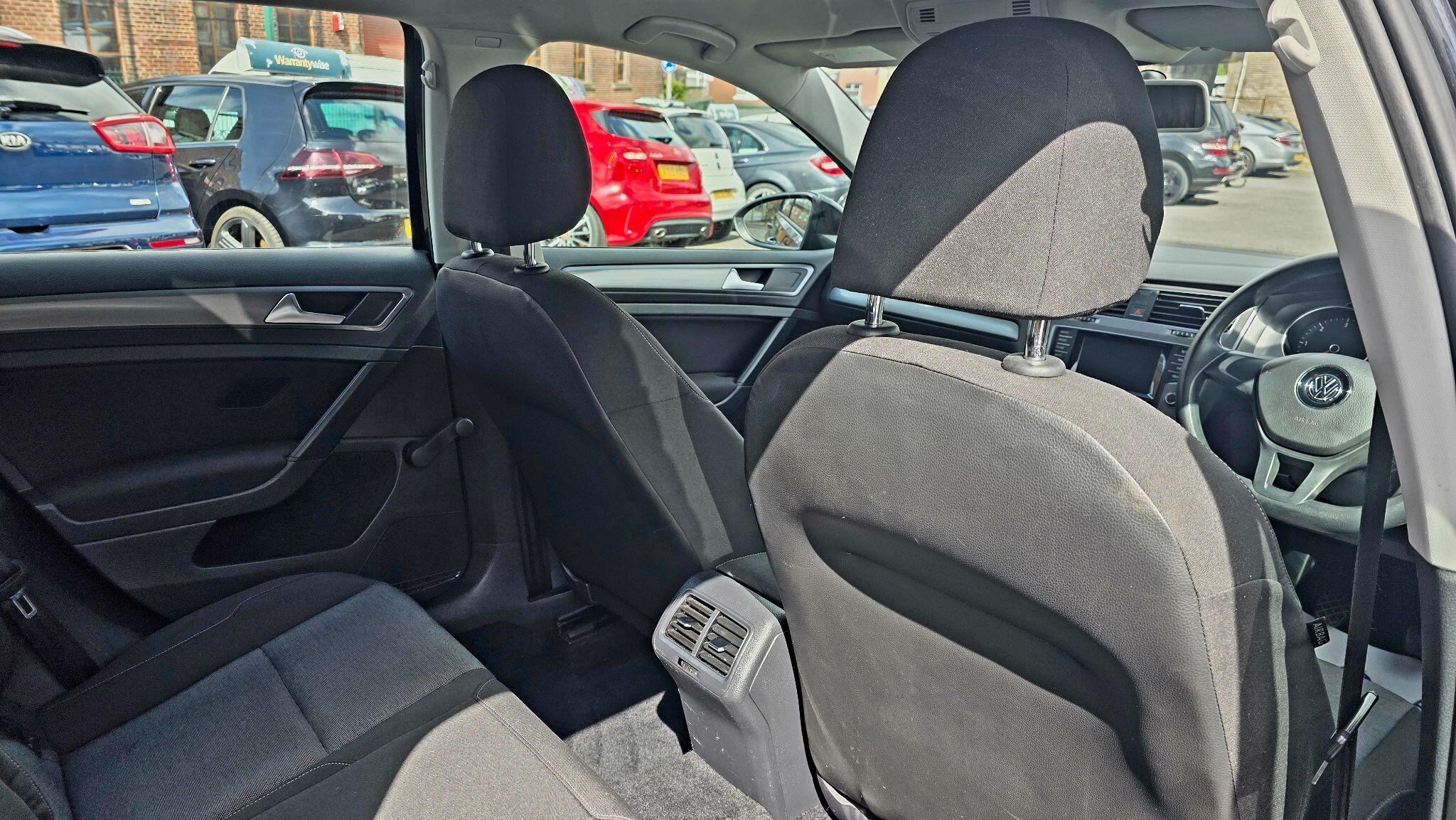 Volkswagen Golf - Image 18