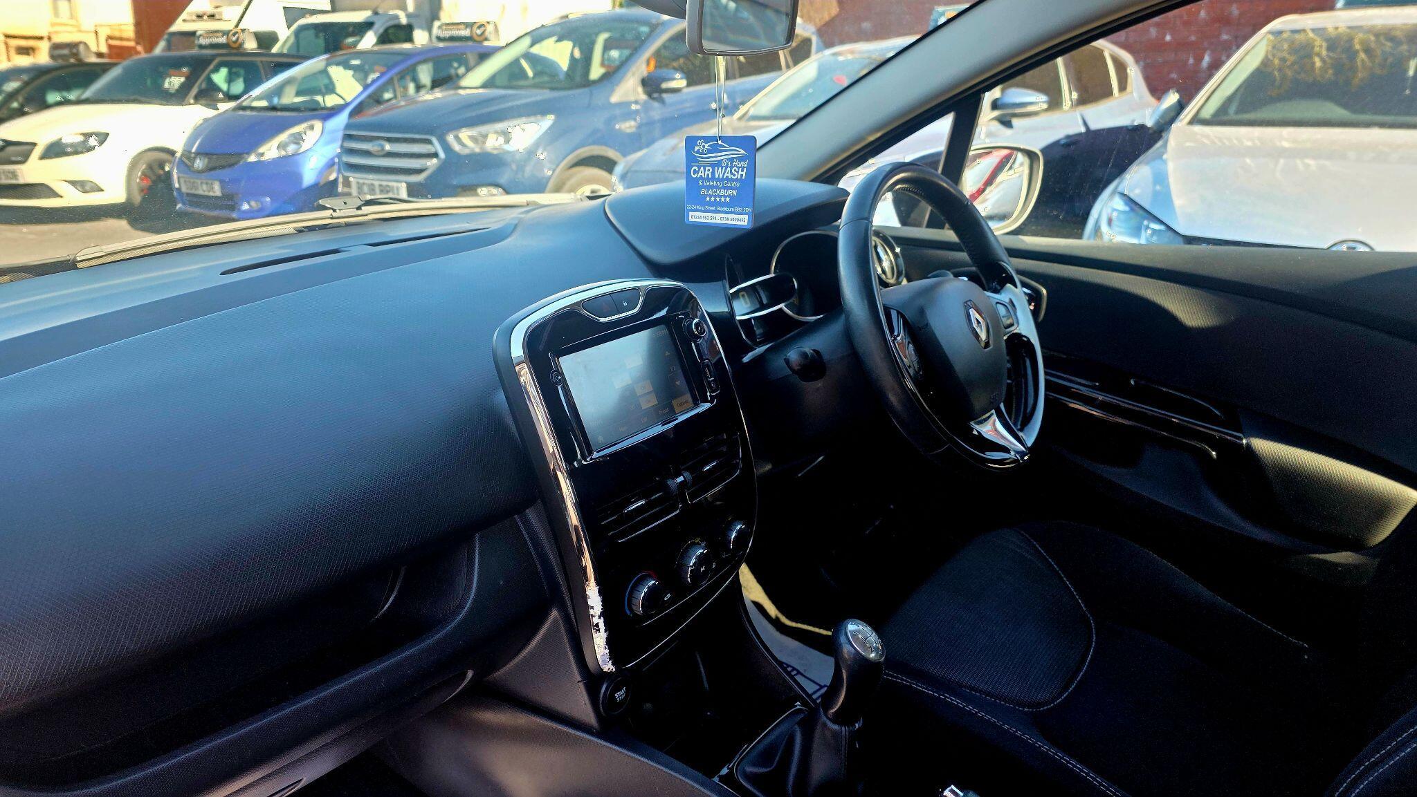 Renault Clio - Image 13