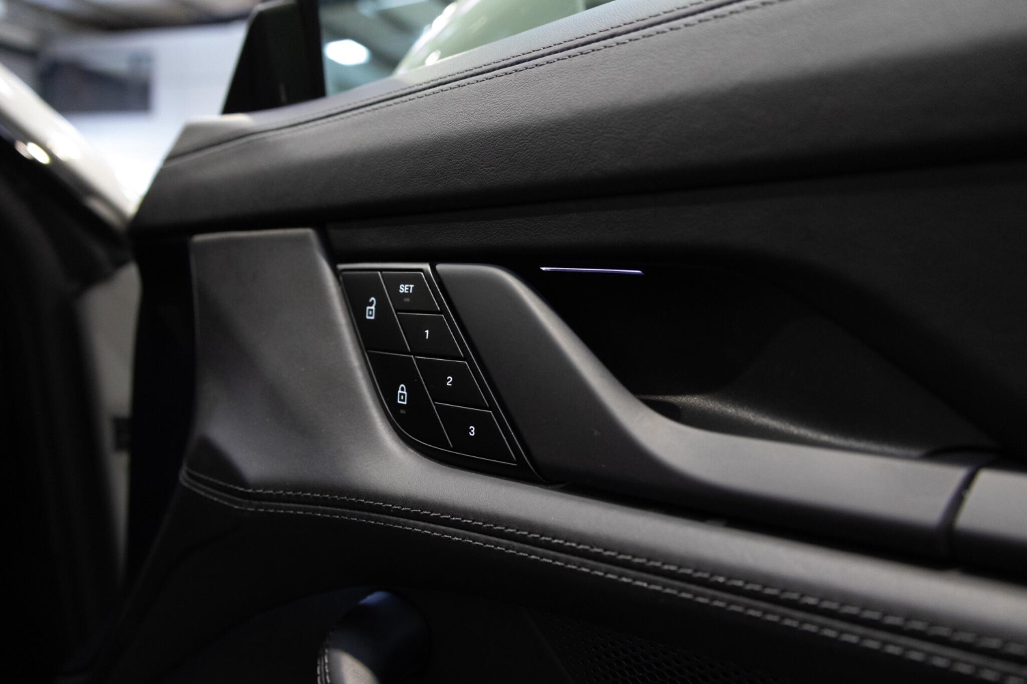 Porsche Taycan - Image 20