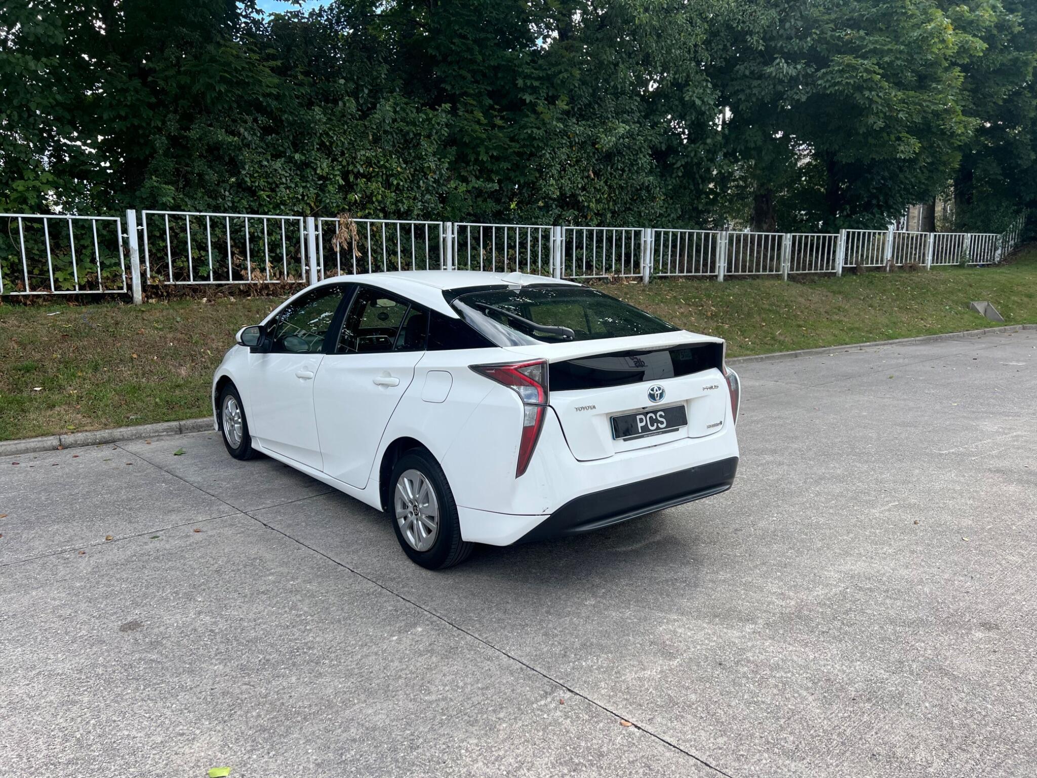 Toyota Prius - Image 10