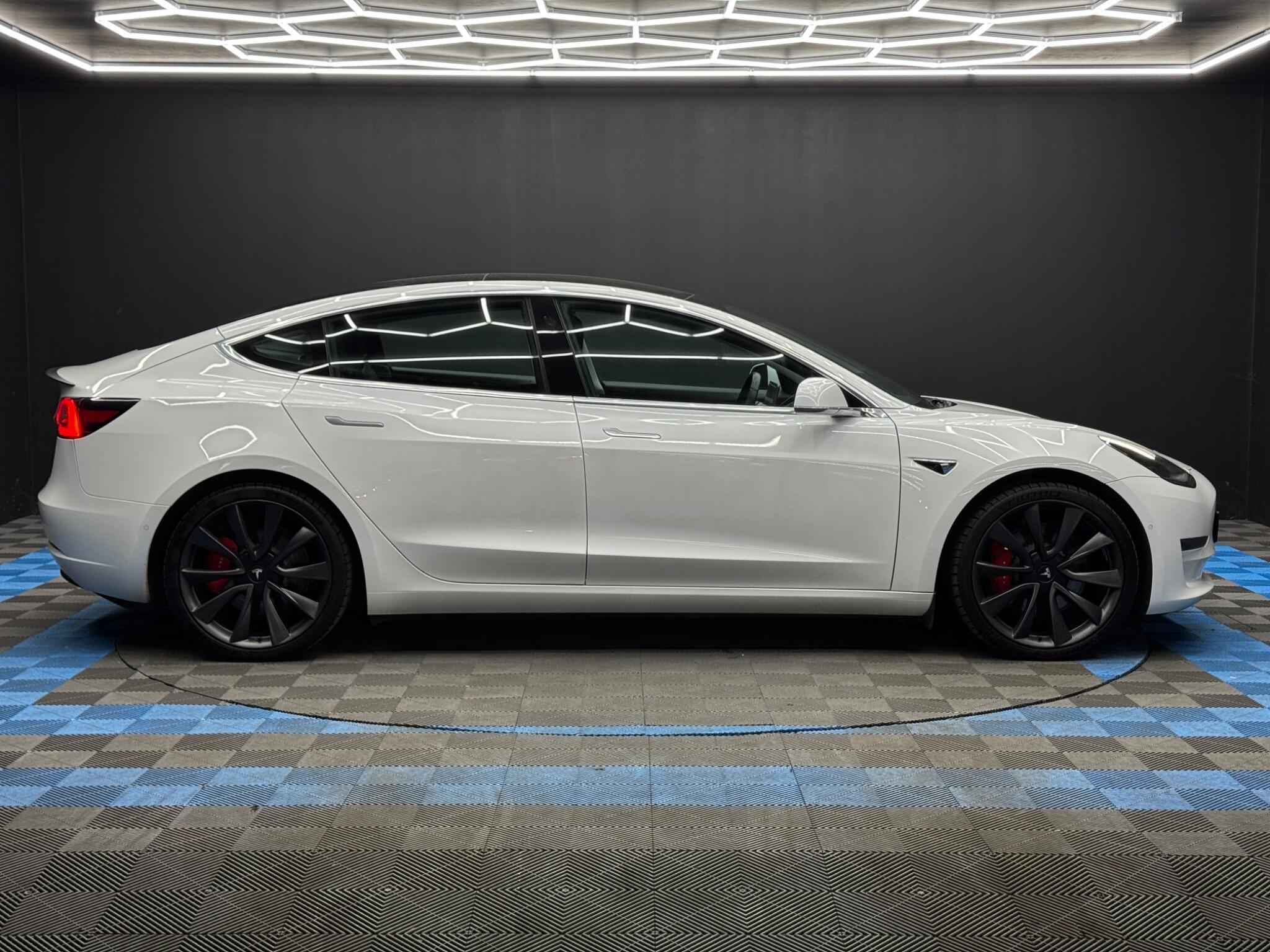 Tesla Model 3 - Image 4
