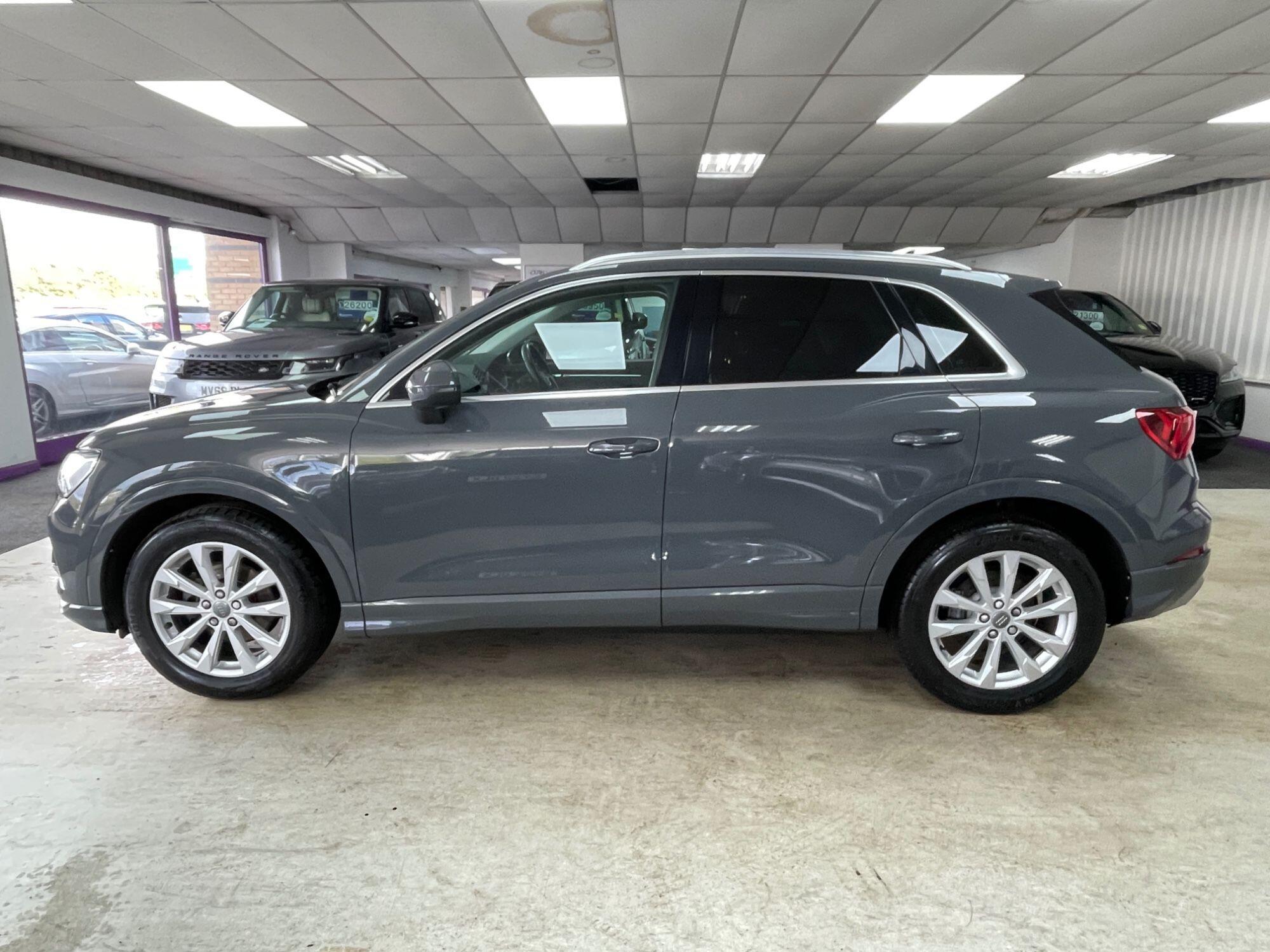 Audi Q3 - Image 12
