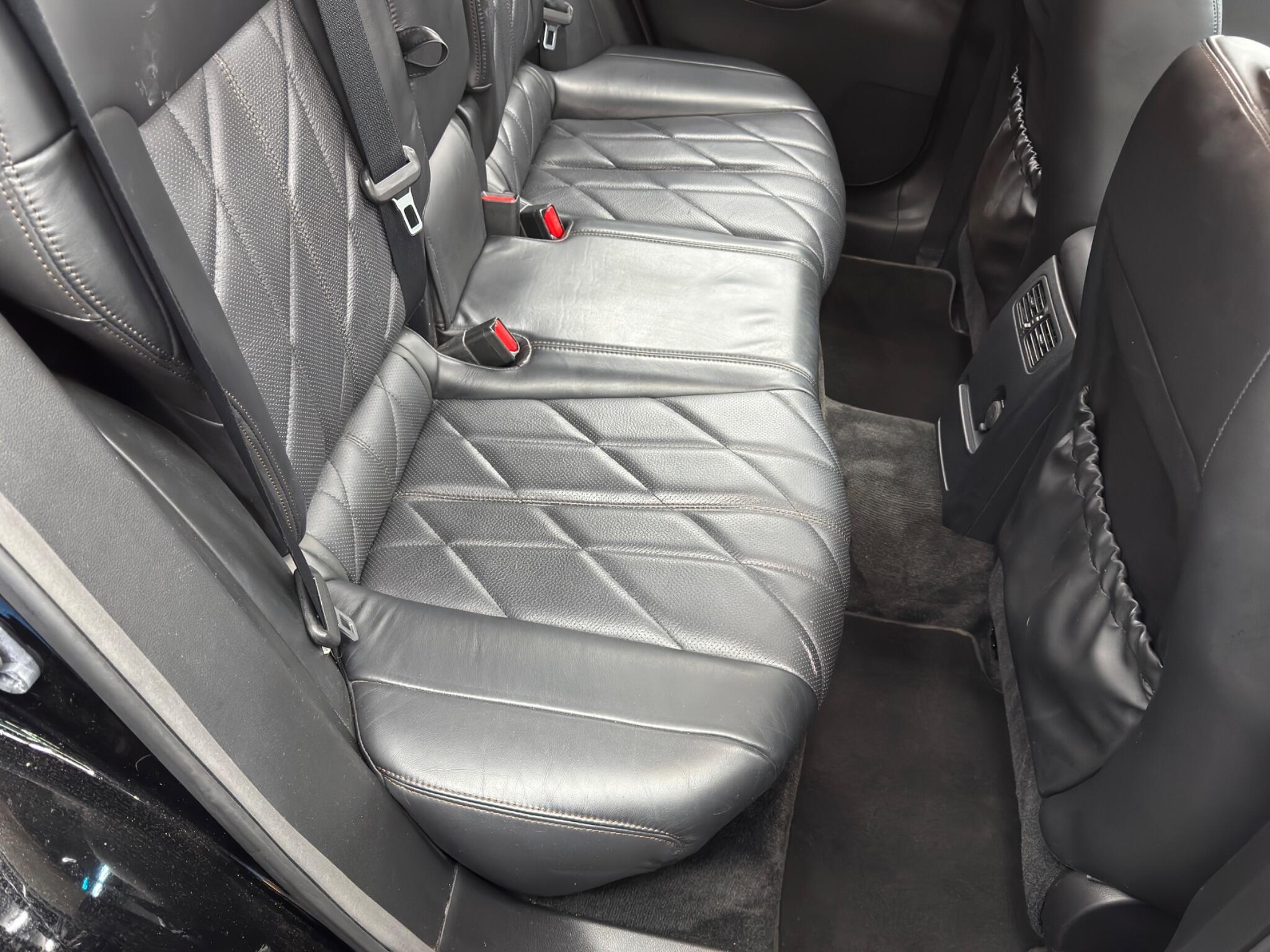 Infiniti QX70 - Image 16