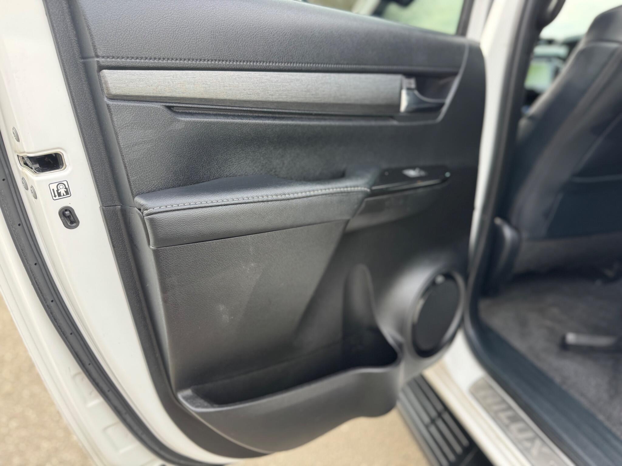 Toyota Hilux - Image 39