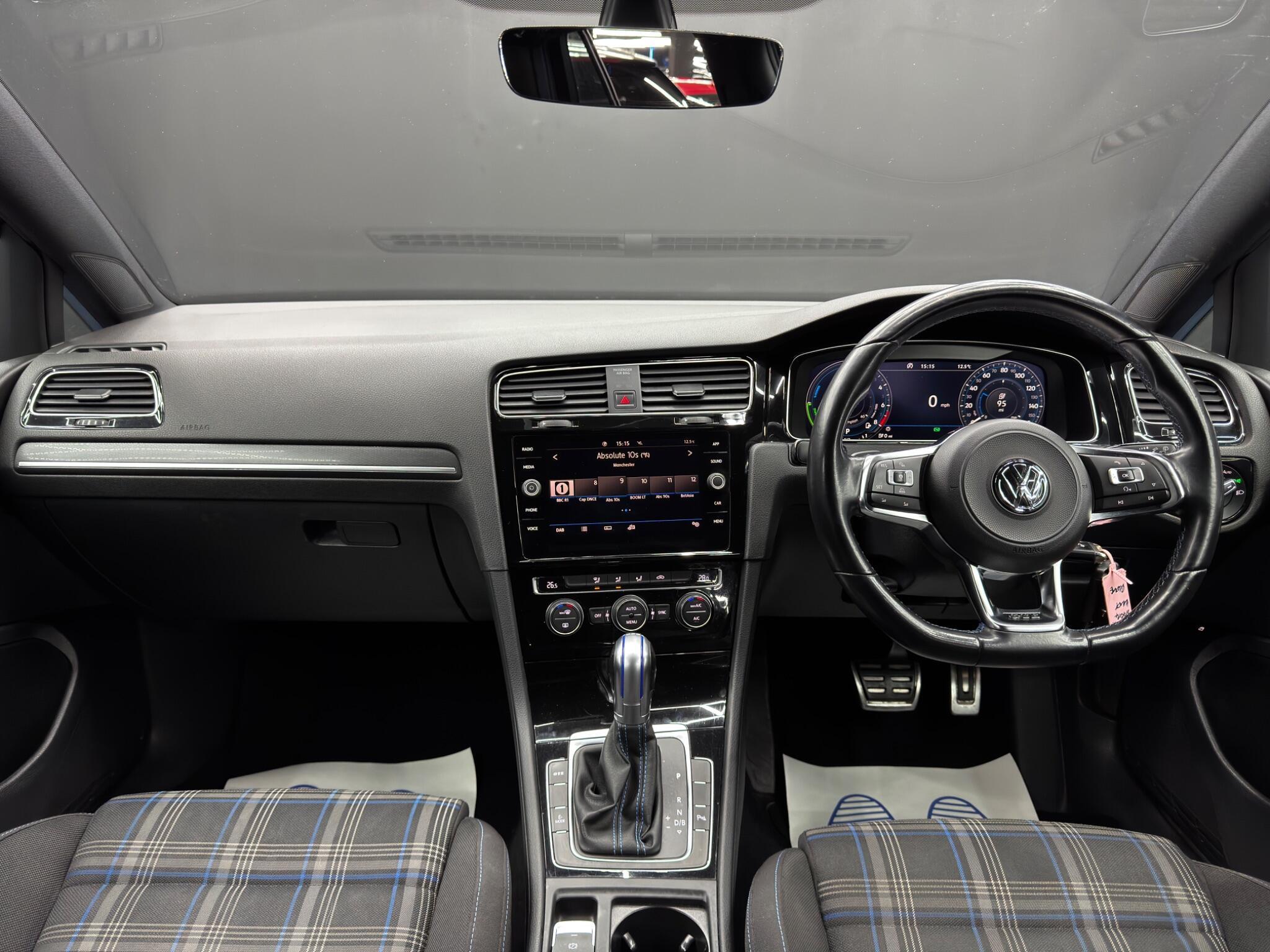 Volkswagen Golf - Image 10