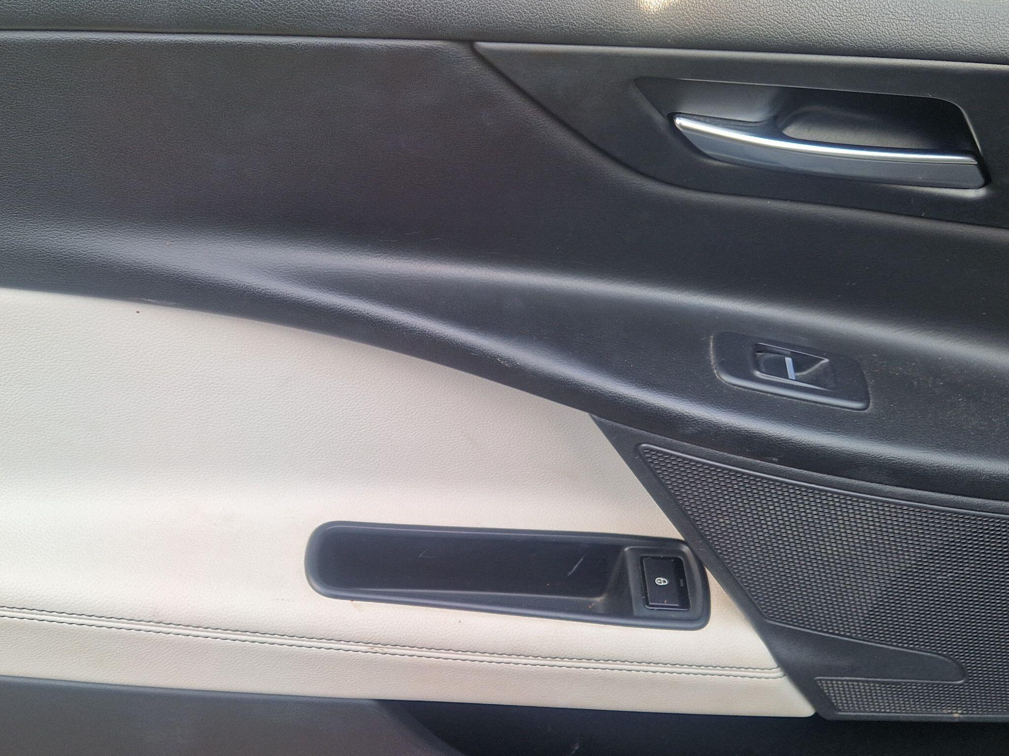 Jaguar XE - Image 38