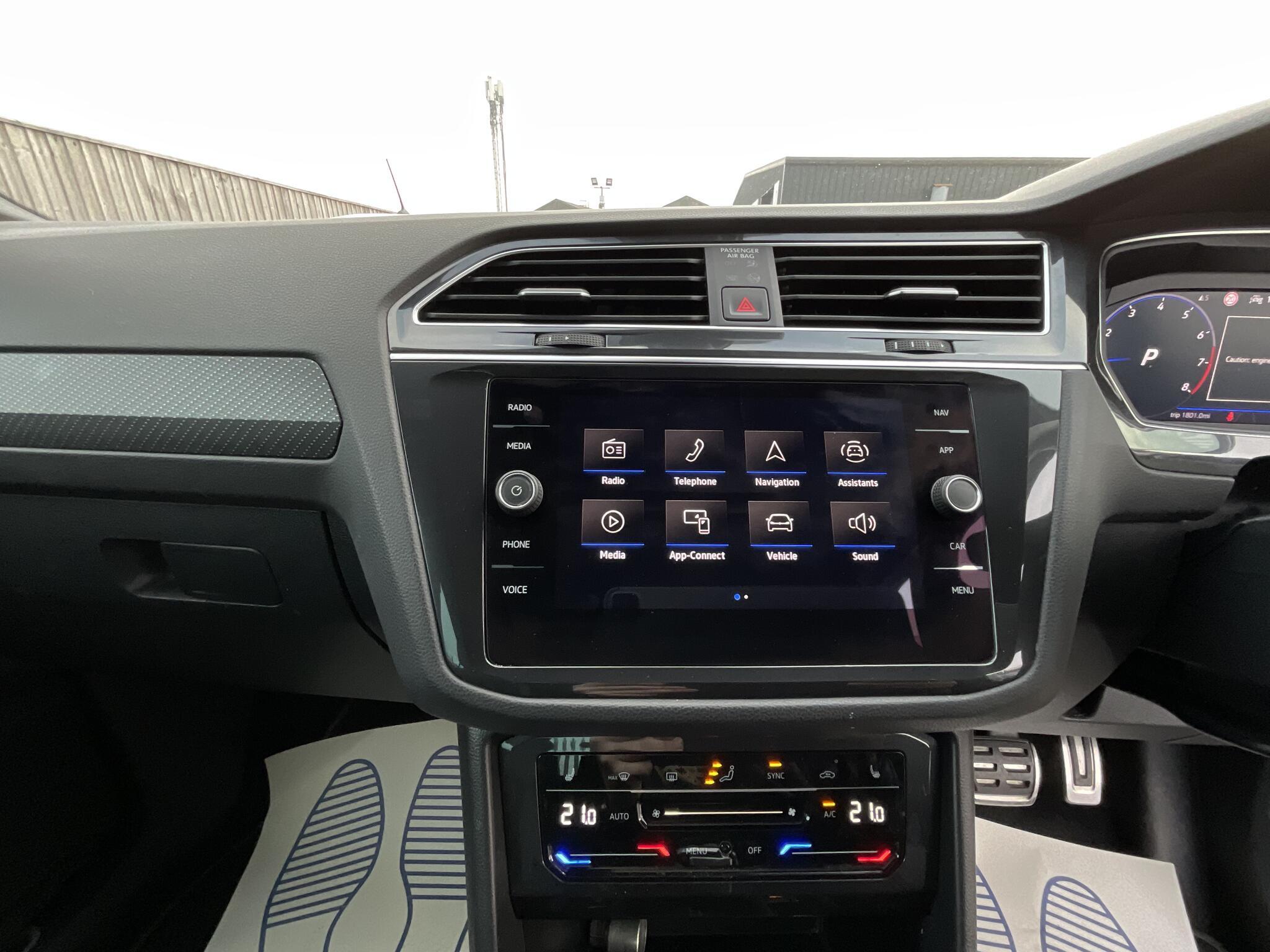 Volkswagen Tiguan - Image 20