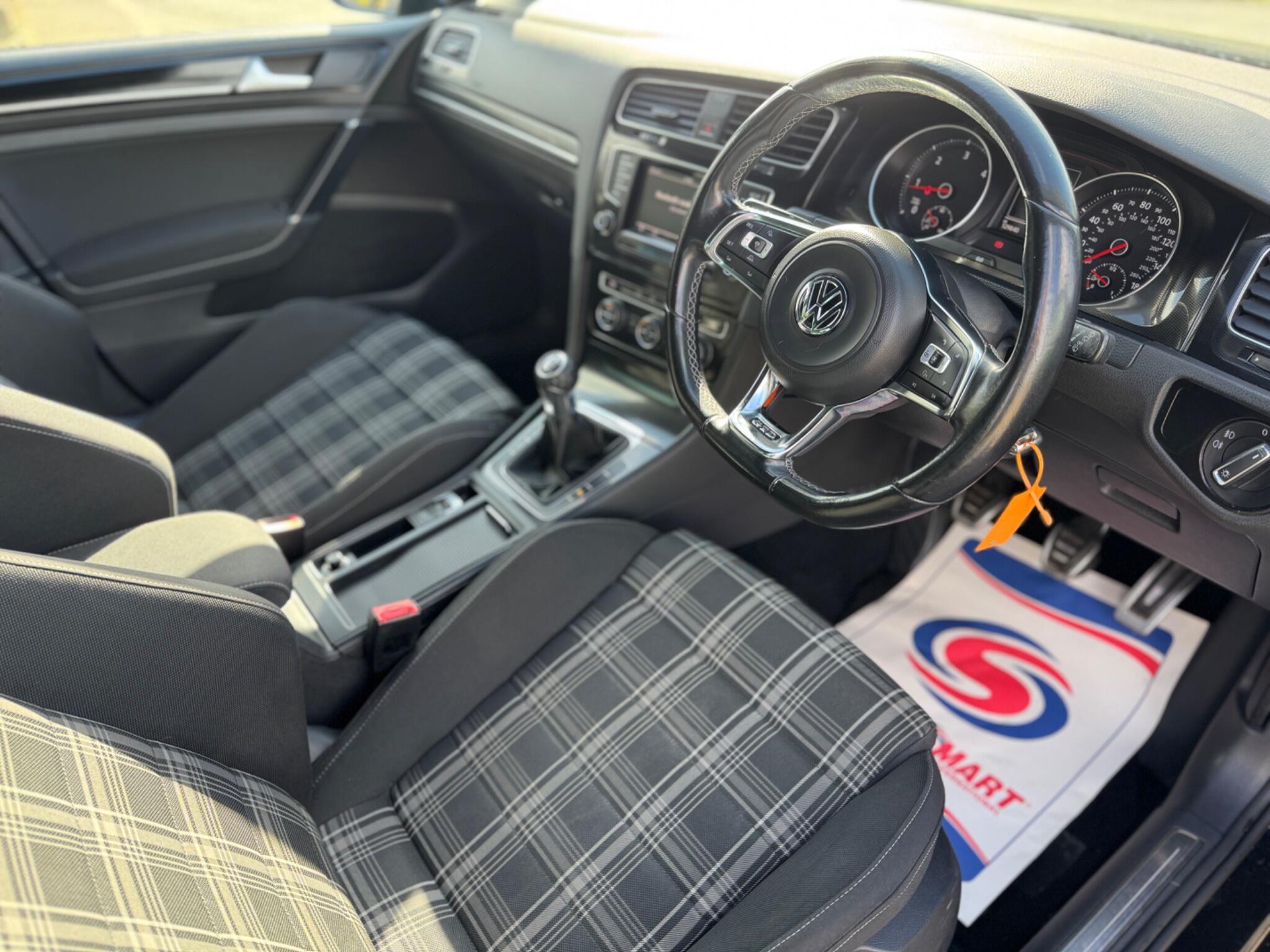 Volkswagen Golf - Image 20