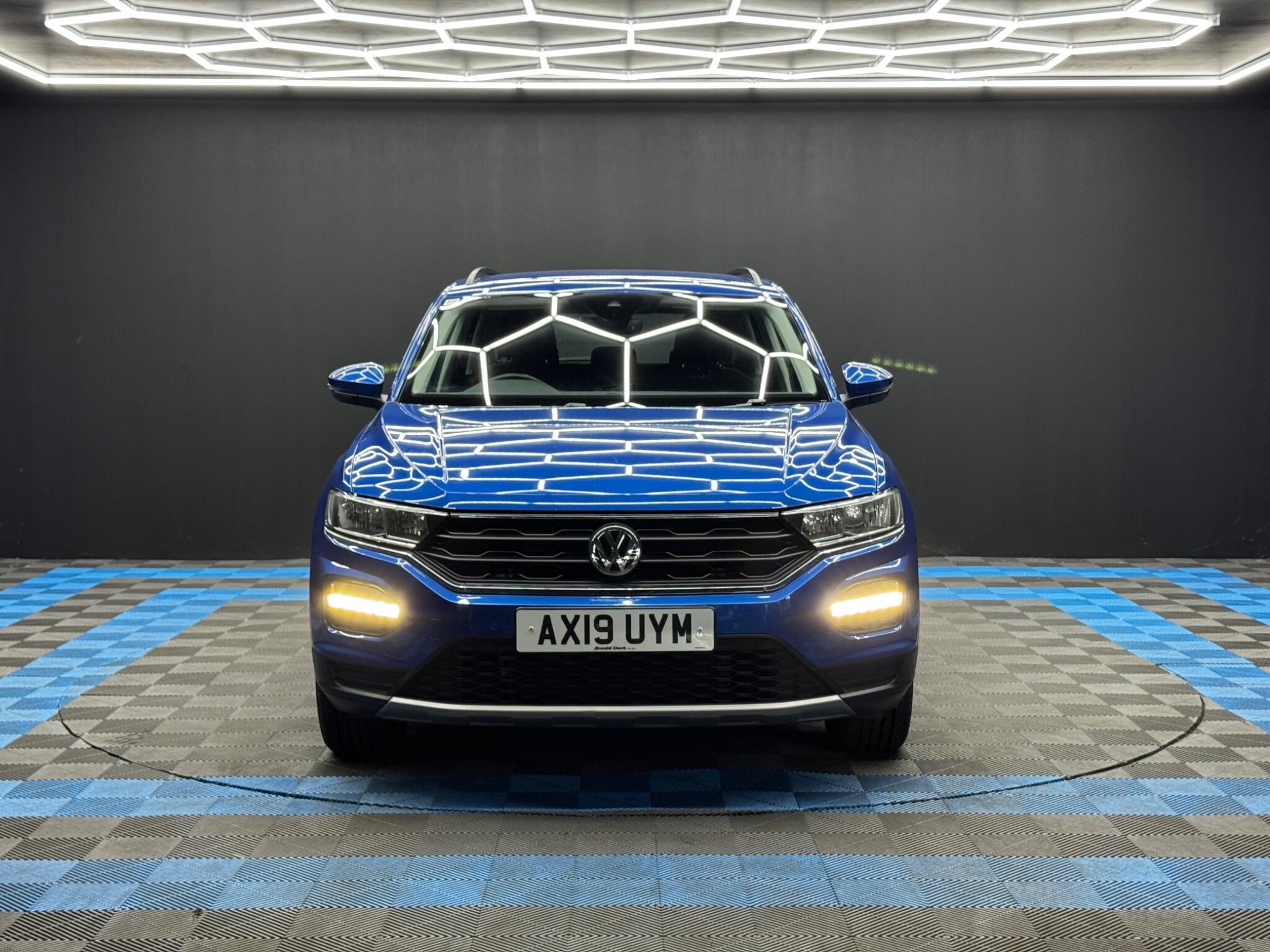 Volkswagen T-Roc - Image 2