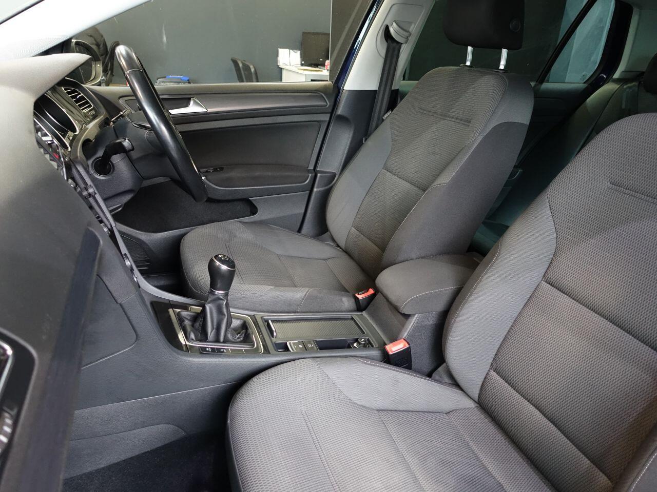 Volkswagen Golf - Image 12