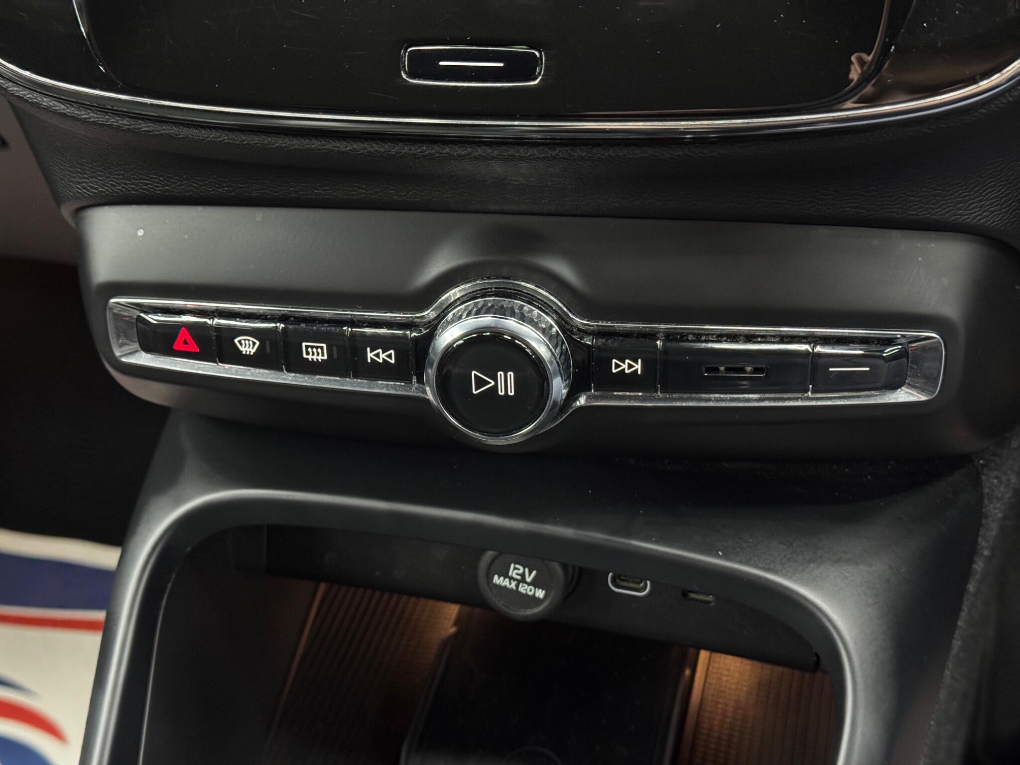 Volvo XC40 - Image 27