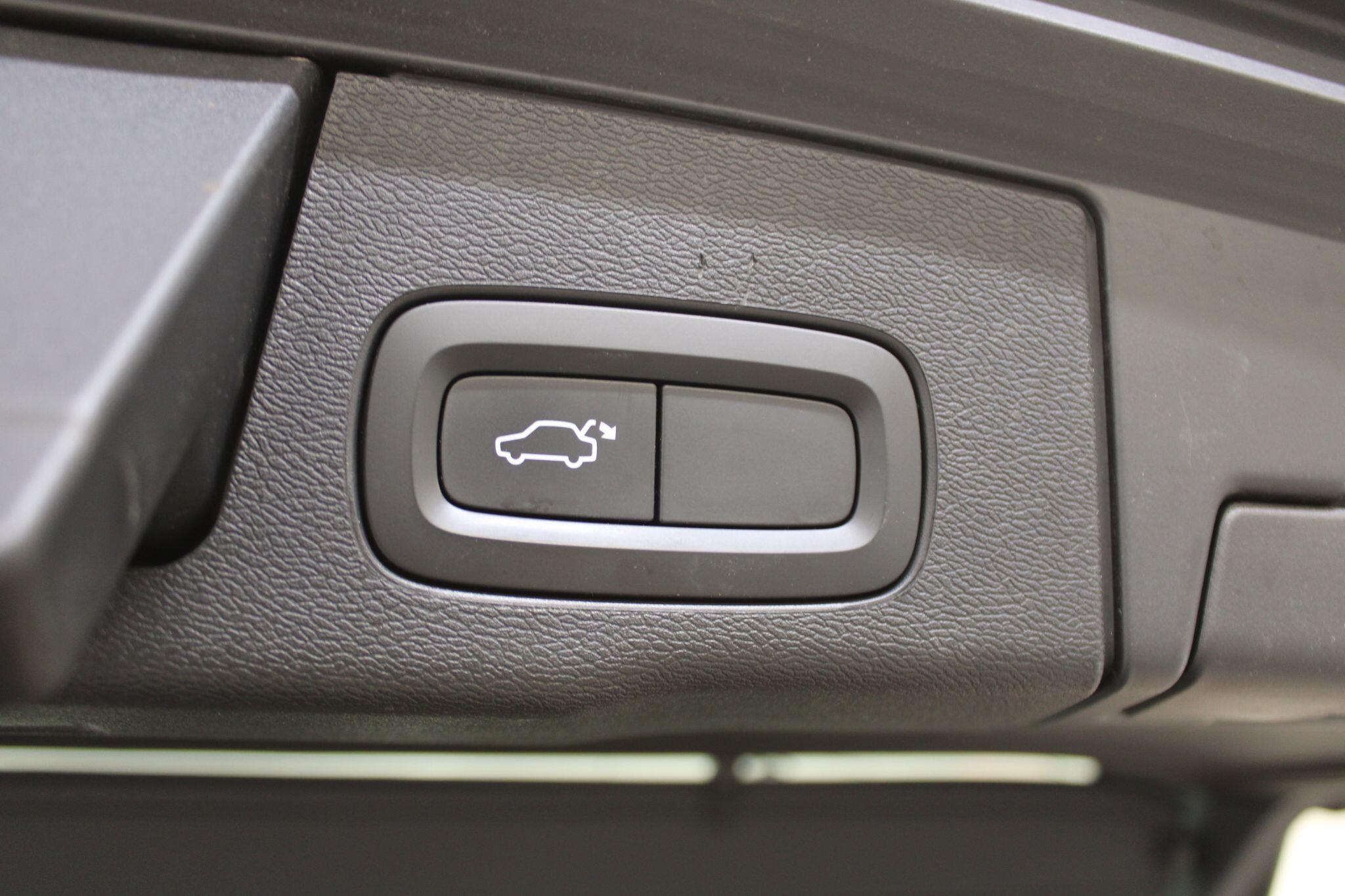 Volvo XC60 - Image 17
