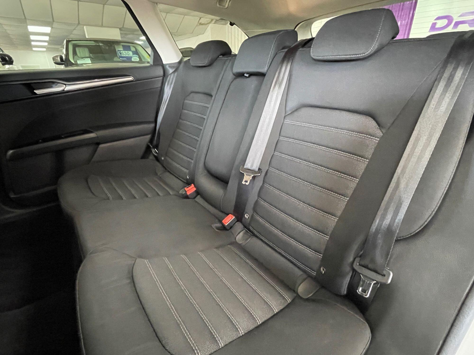 Ford Mondeo - Image 28