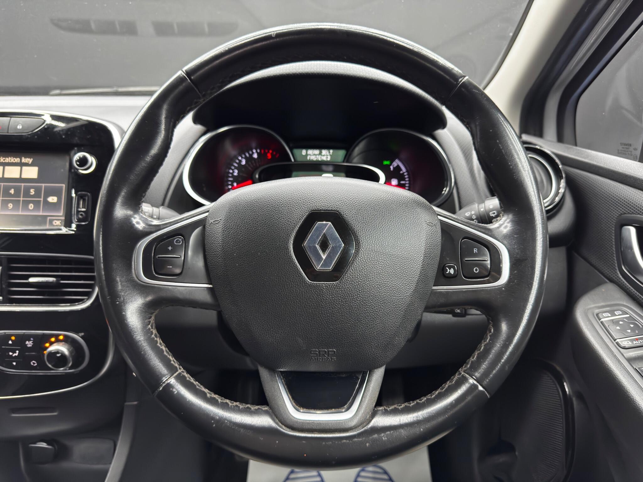 Renault Clio - Image 19