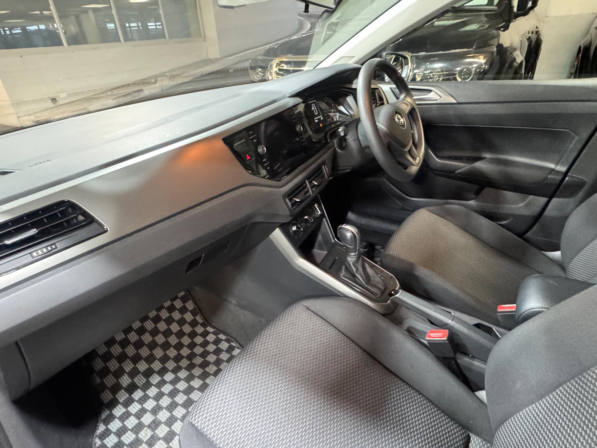 Volkswagen Polo - Image 8