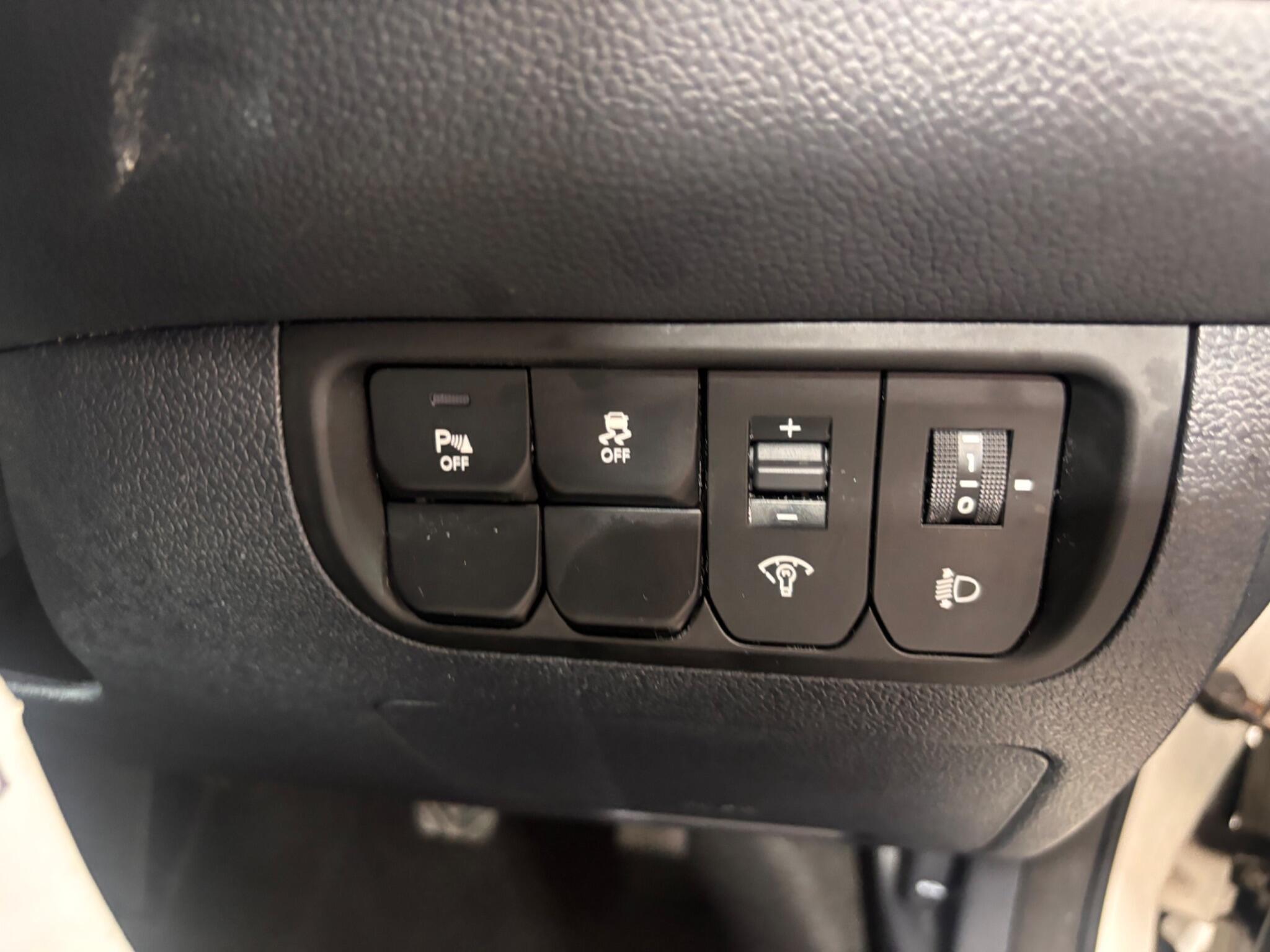 Kia Rio - Image 17