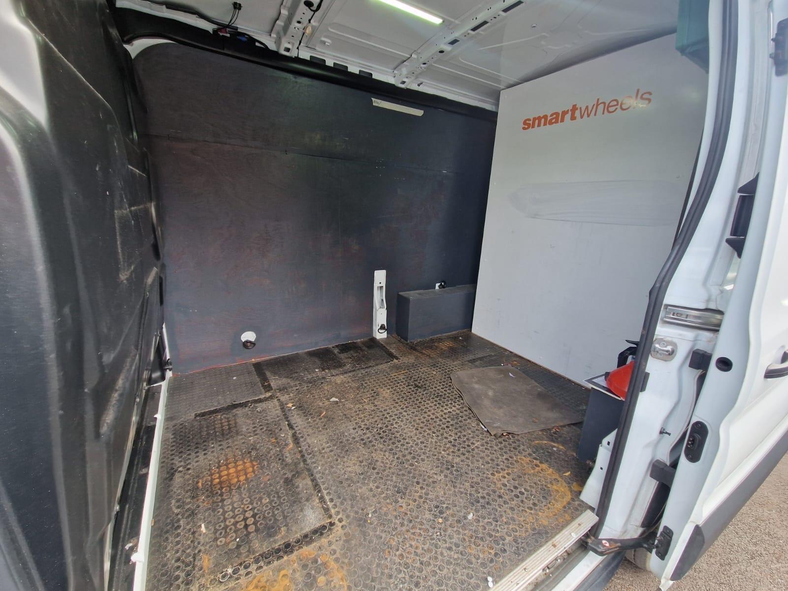Ford Transit - Image 15