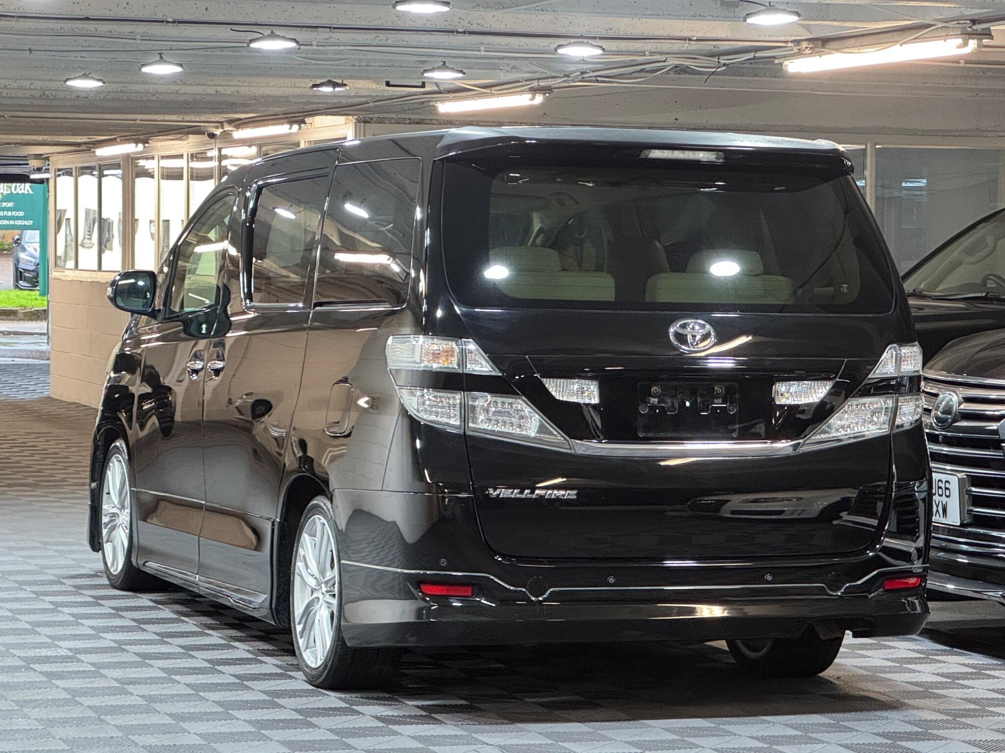 Toyota Vellfire - Image 3