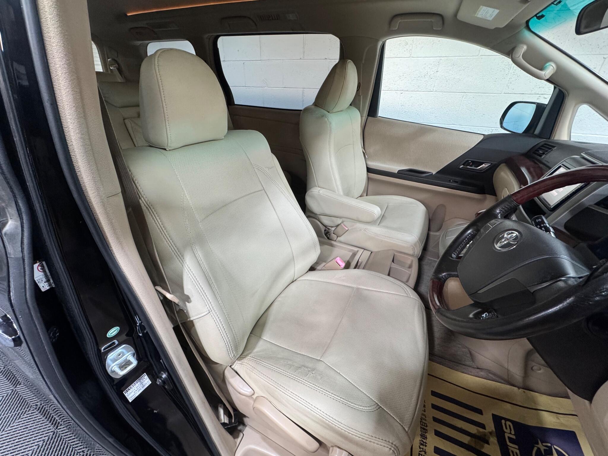 Toyota Vellfire - Image 9
