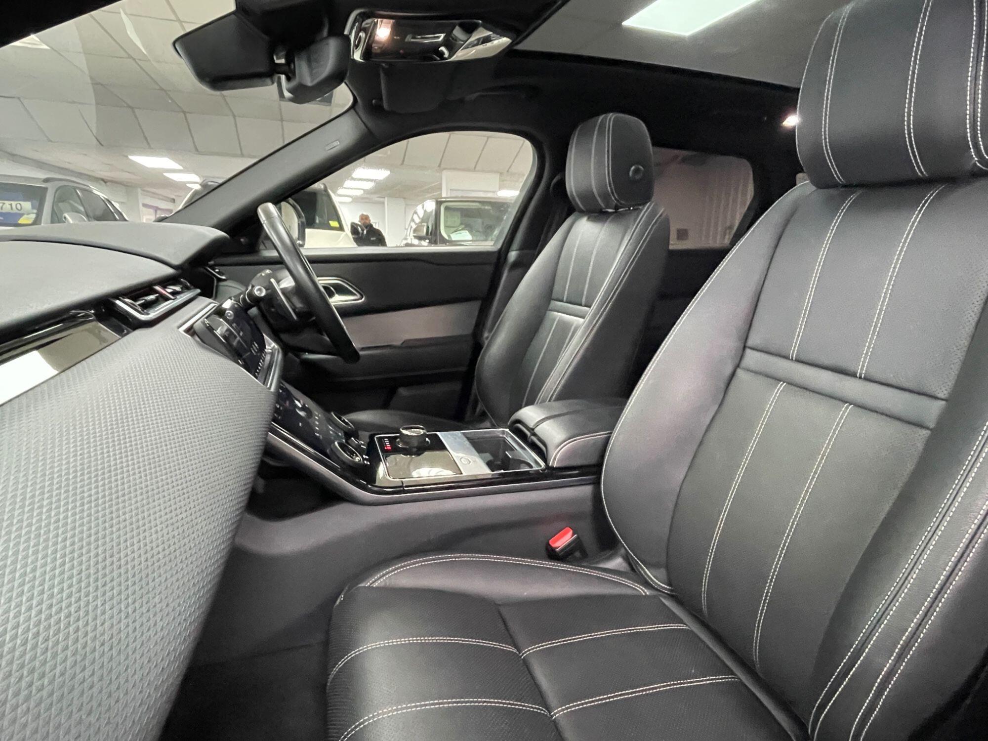 Land Rover Range Rover Velar - Image 32