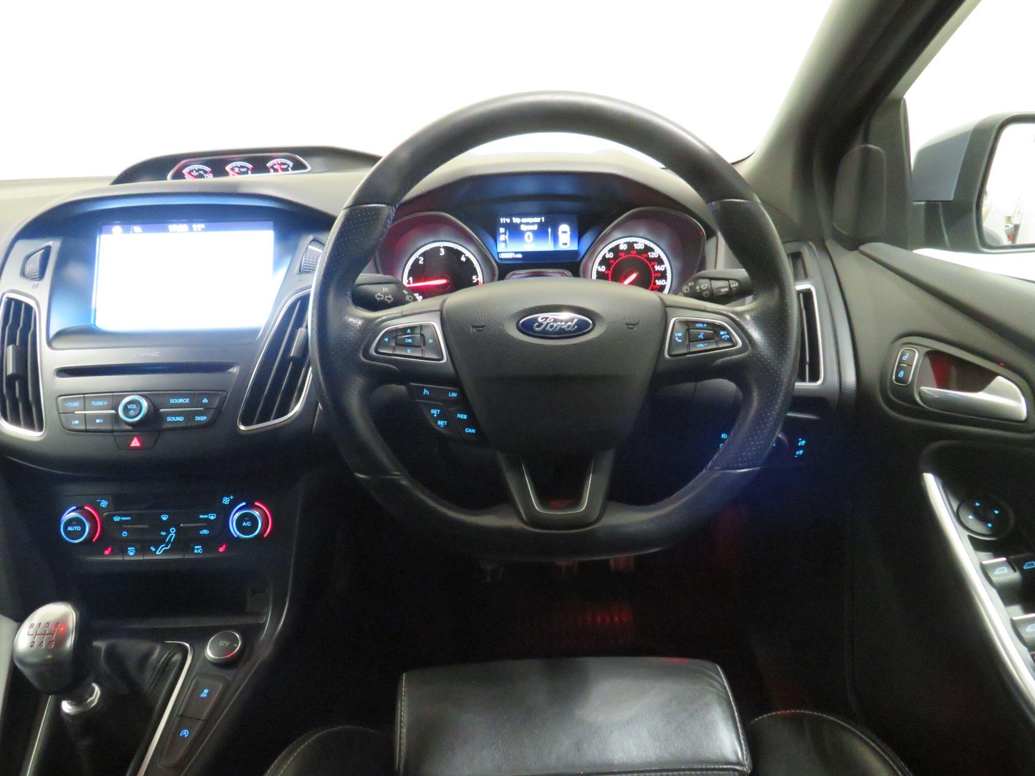 Ford Focus - Image 14