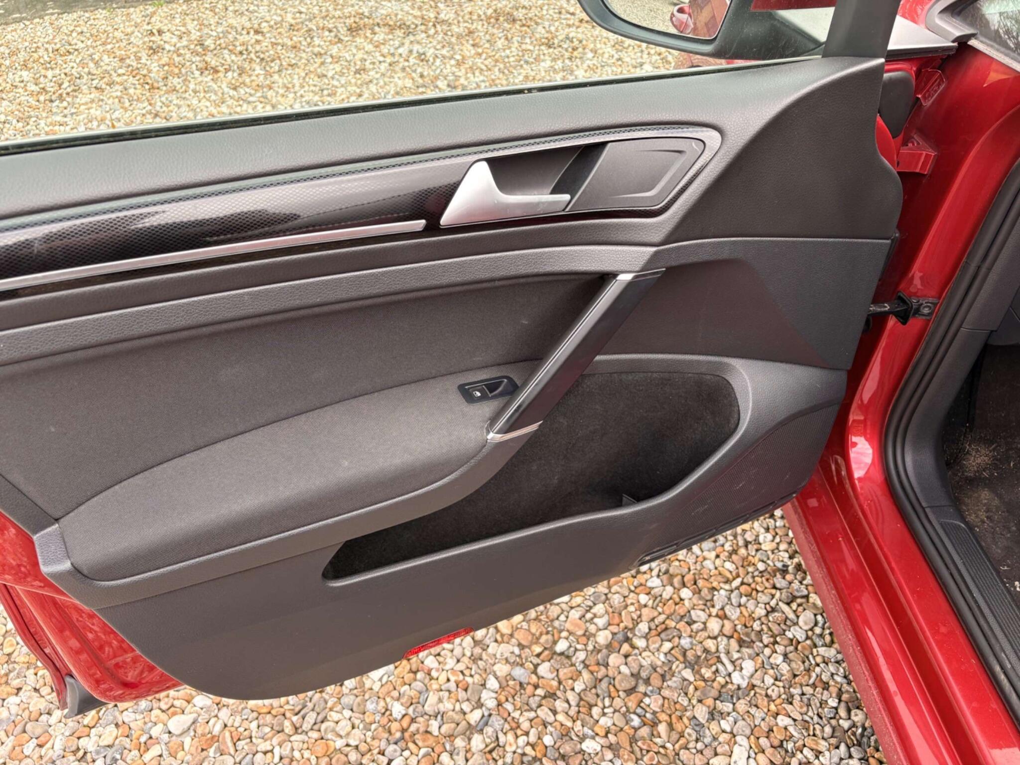 Volkswagen Golf - Image 10